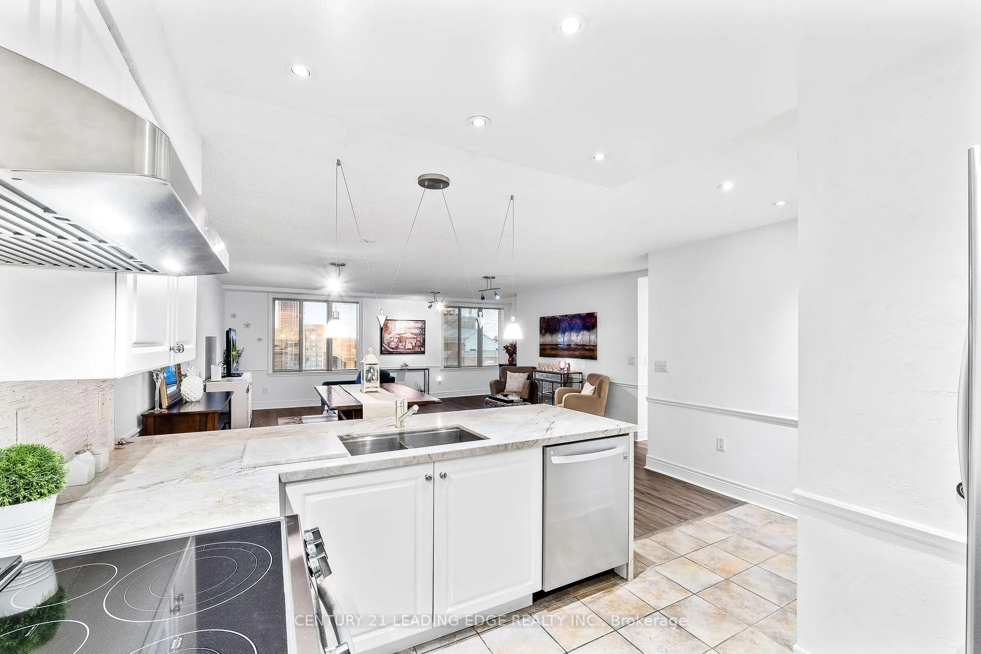Photo 5 of Unit Ph6, 135 Pond Drive, Markham, Commerce Valley — HOMEH