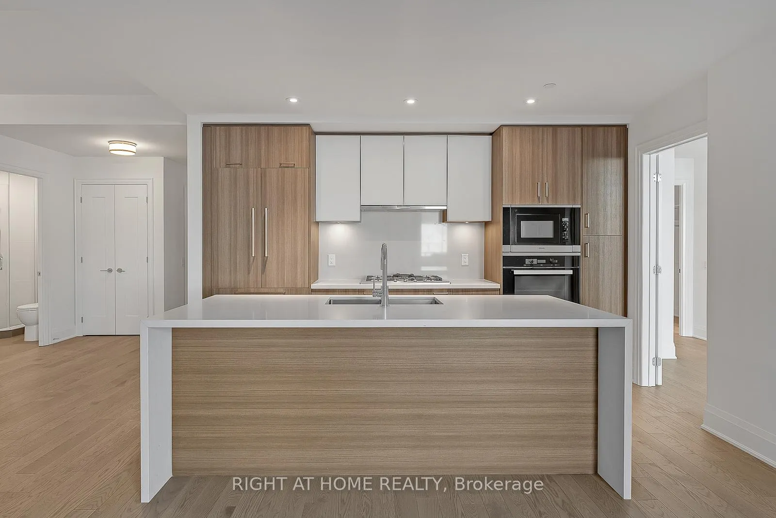 Photo 3 of Unit 225, 280 Howland Avenue, Toronto, Casa Loma — HOMEH