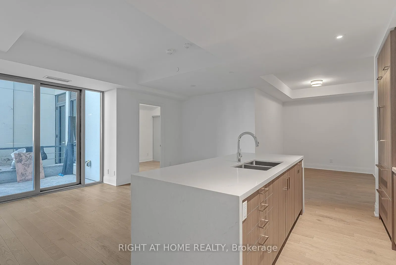 Photo 5 of Unit 225, 280 Howland Avenue, Toronto, Casa Loma — HOMEH