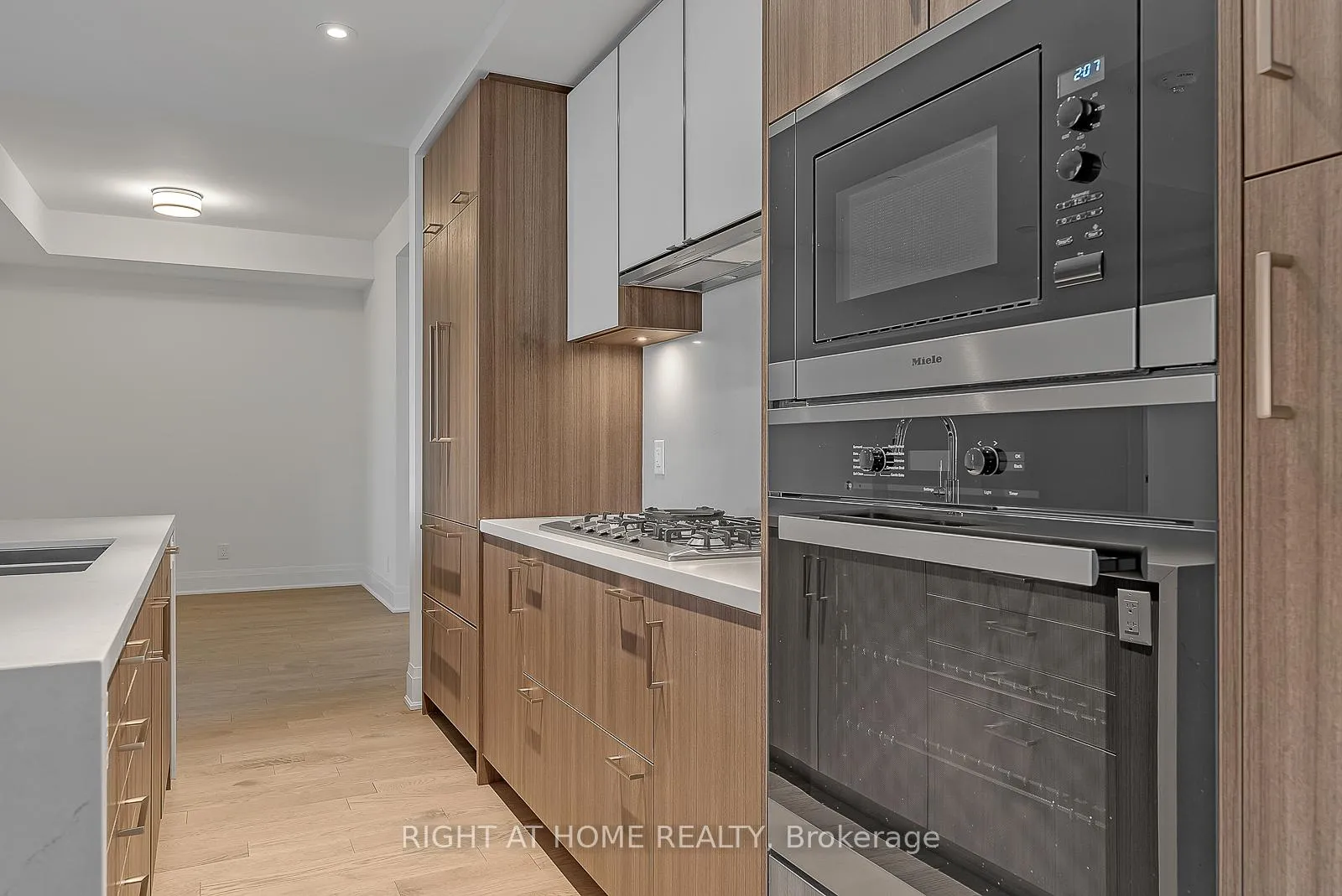 Photo 6 of Unit 225, 280 Howland Avenue, Toronto, Casa Loma — HOMEH