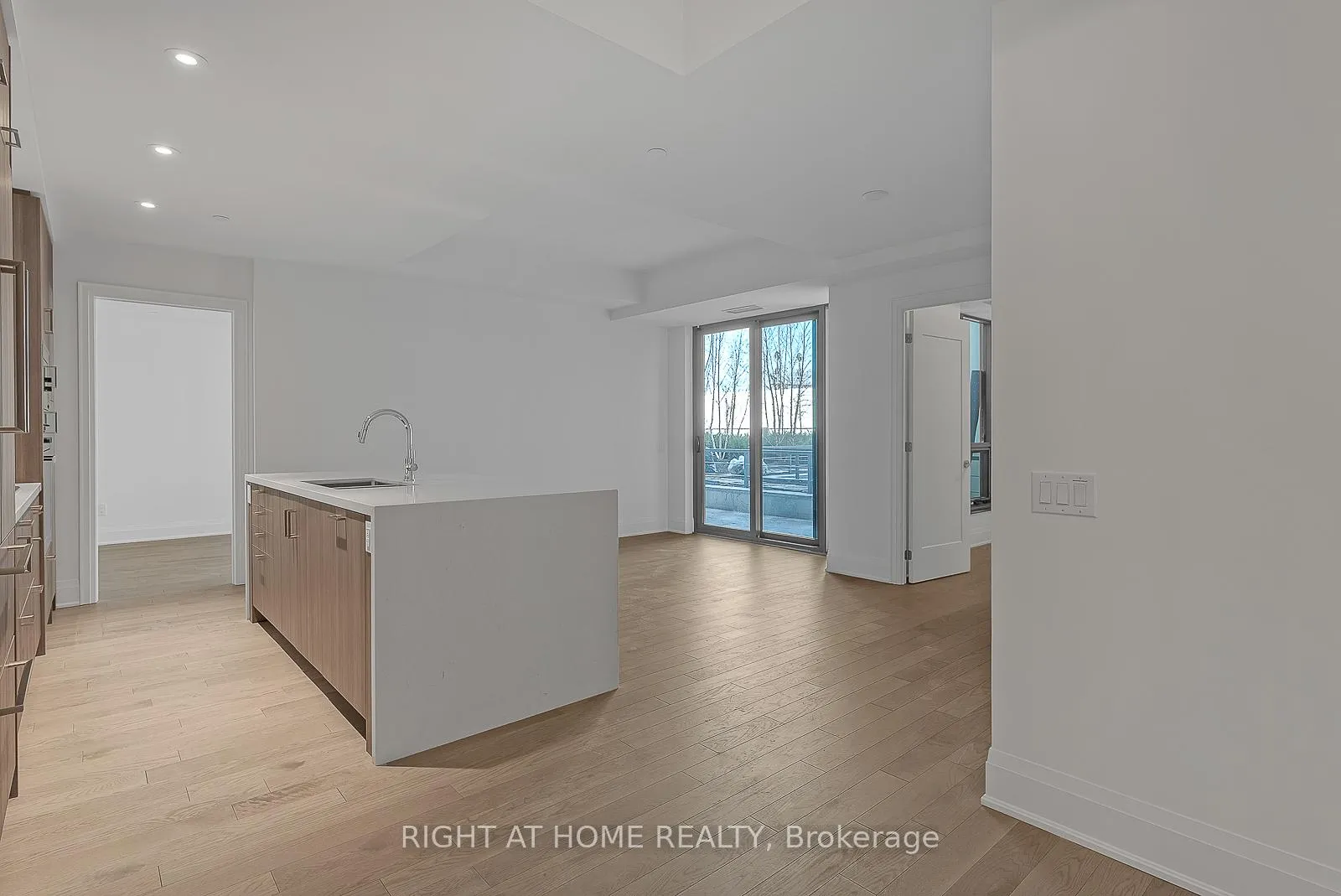 Photo 7 of Unit 225, 280 Howland Avenue, Toronto, Casa Loma — HOMEH