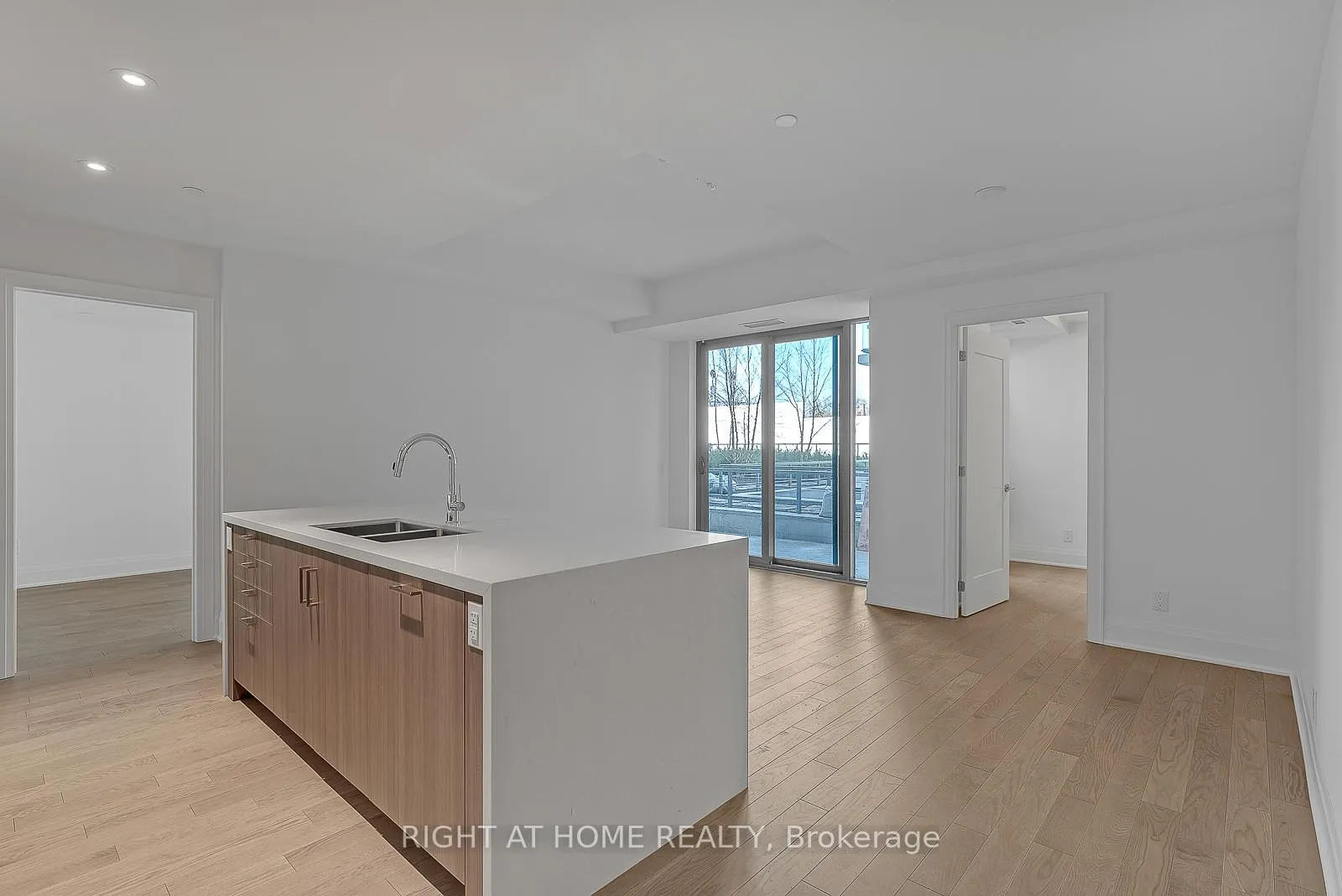Photo 8 of Unit 225, 280 Howland Avenue, Toronto, Casa Loma — HOMEH