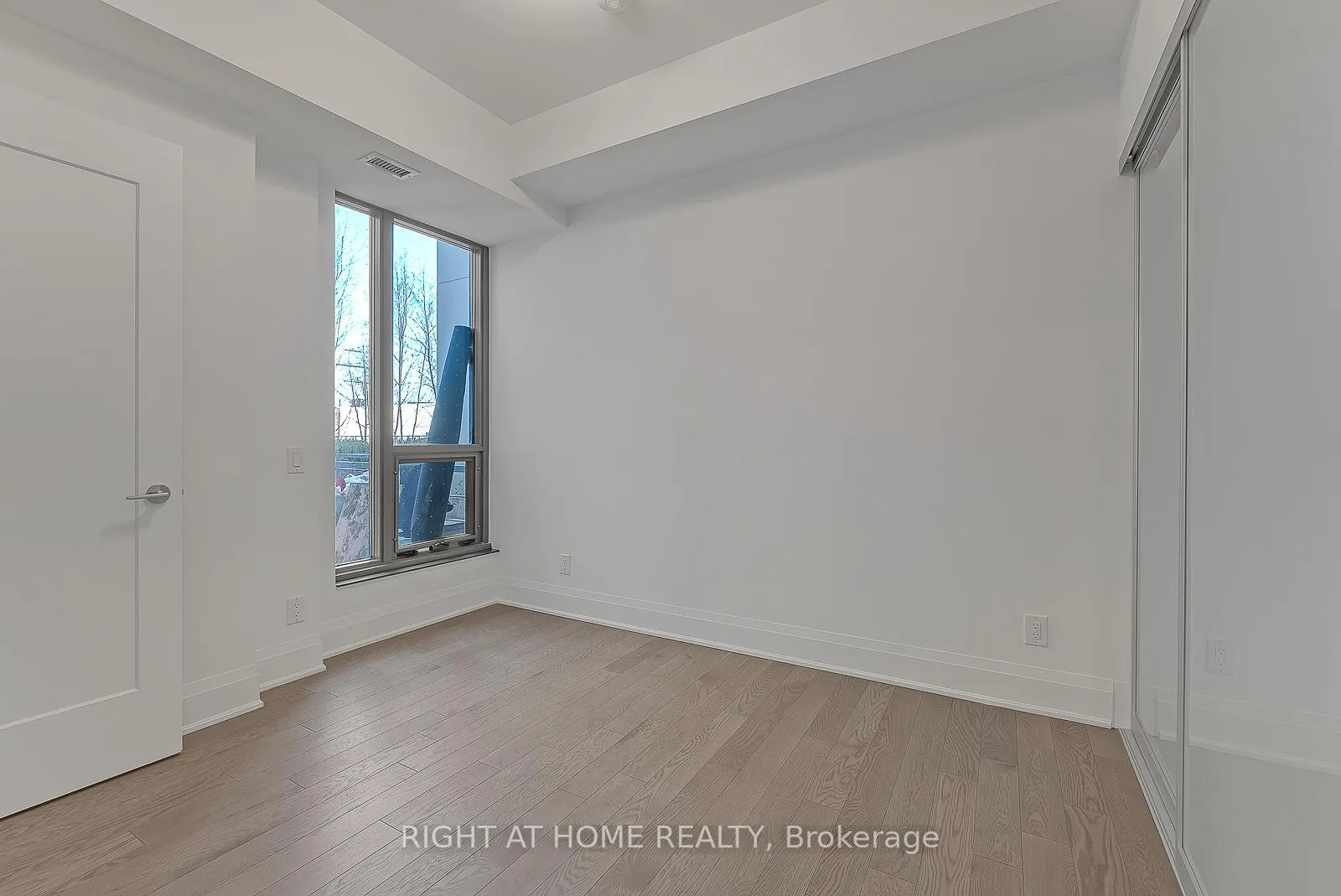Photo 14 of Unit 225, 280 Howland Avenue, Toronto, Casa Loma — HOMEH
