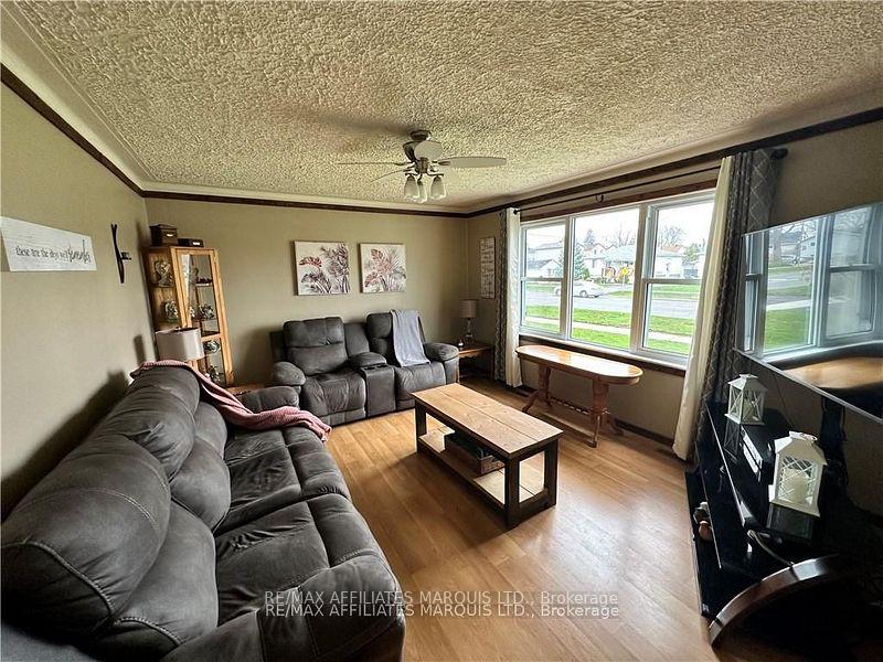 Photo 7 of 346 Thirteenth Street W, Cornwall — HOMEH