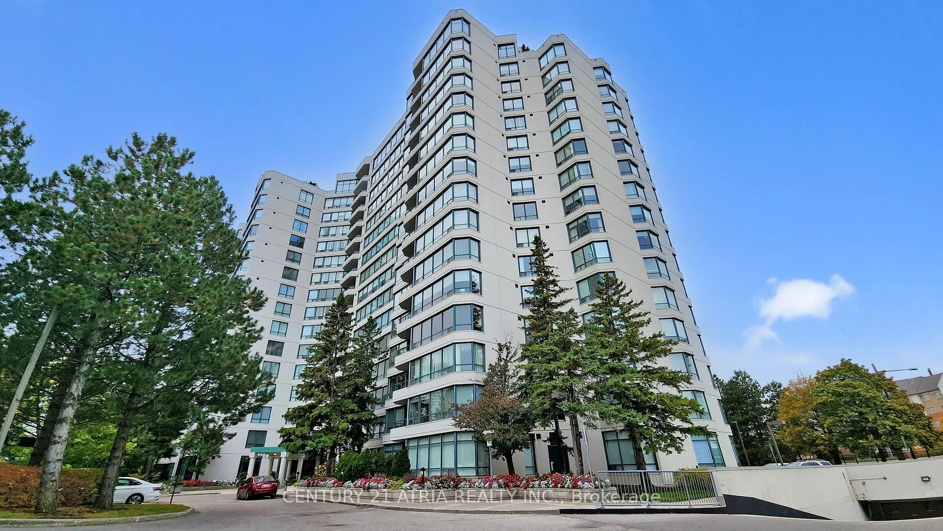 Front of Unit 909, 120 Promenade Circle