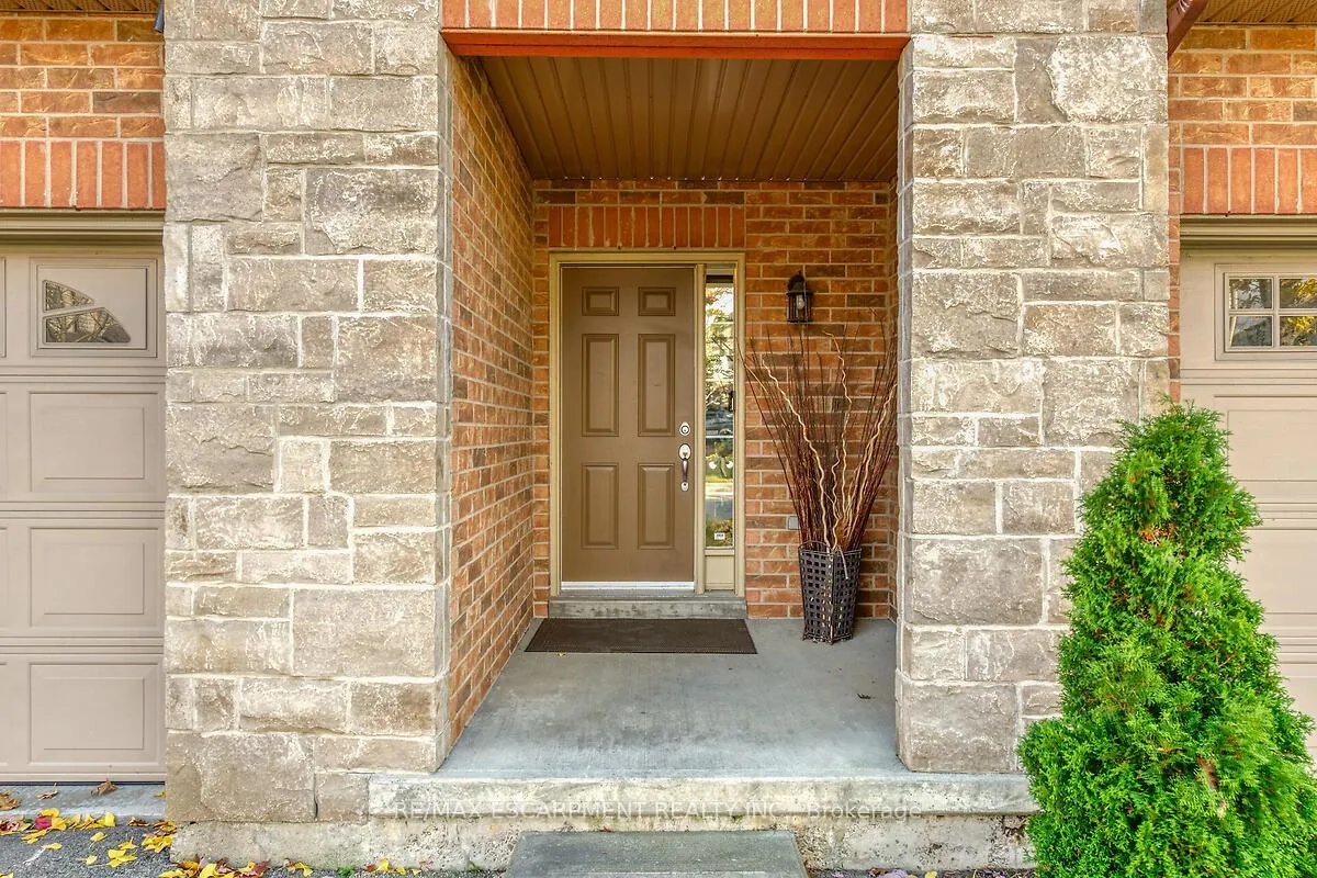 Photo 3 of 80 Myers Lane, Hamilton, Ancaster — HOMEH