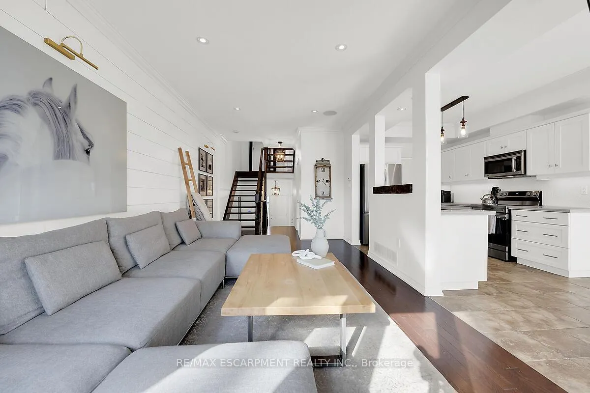 Photo 5 of 80 Myers Lane, Hamilton, Ancaster — HOMEH