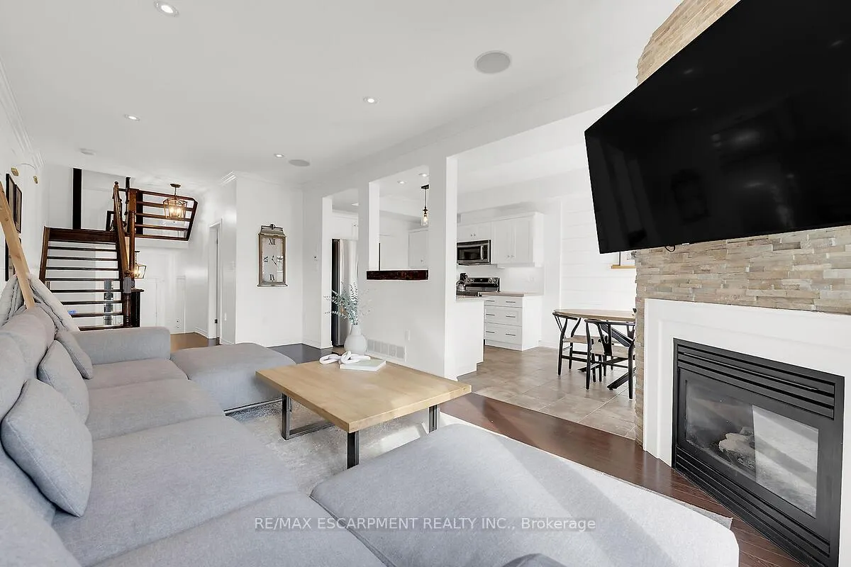 Photo 8 of 80 Myers Lane, Hamilton, Ancaster — HOMEH