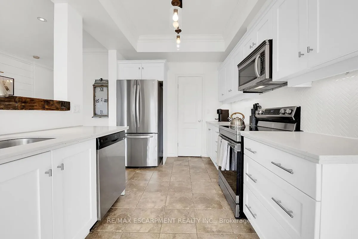 Photo 10 of 80 Myers Lane, Hamilton, Ancaster — HOMEH