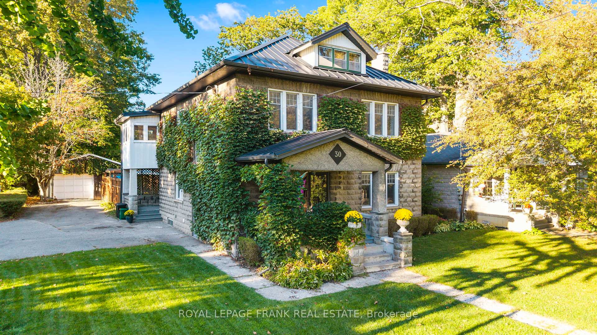 Photo 2 of 30 Lowe Street, Clarington, Bowmanville — HOMEH