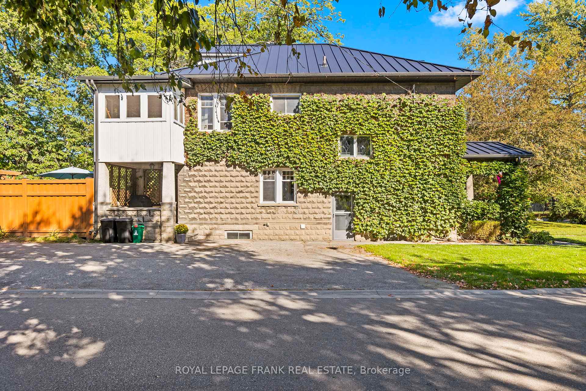 Photo 4 of 30 Lowe Street, Clarington, Bowmanville — HOMEH
