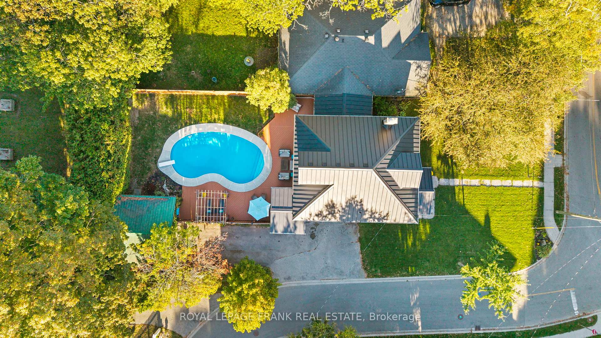 Photo 9 of 30 Lowe Street, Clarington, Bowmanville — HOMEH
