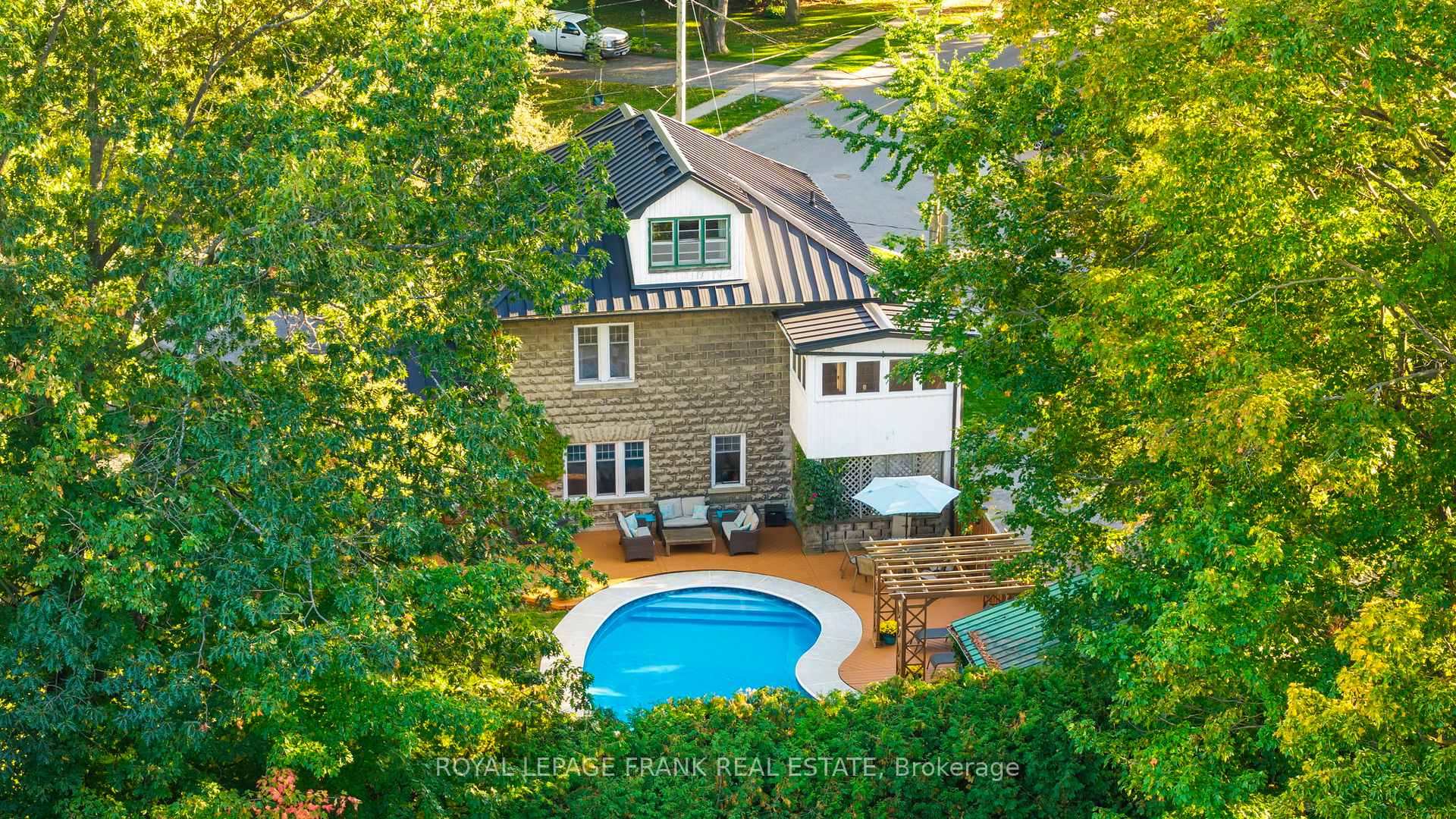 Photo 10 of 30 Lowe Street, Clarington, Bowmanville — HOMEH
