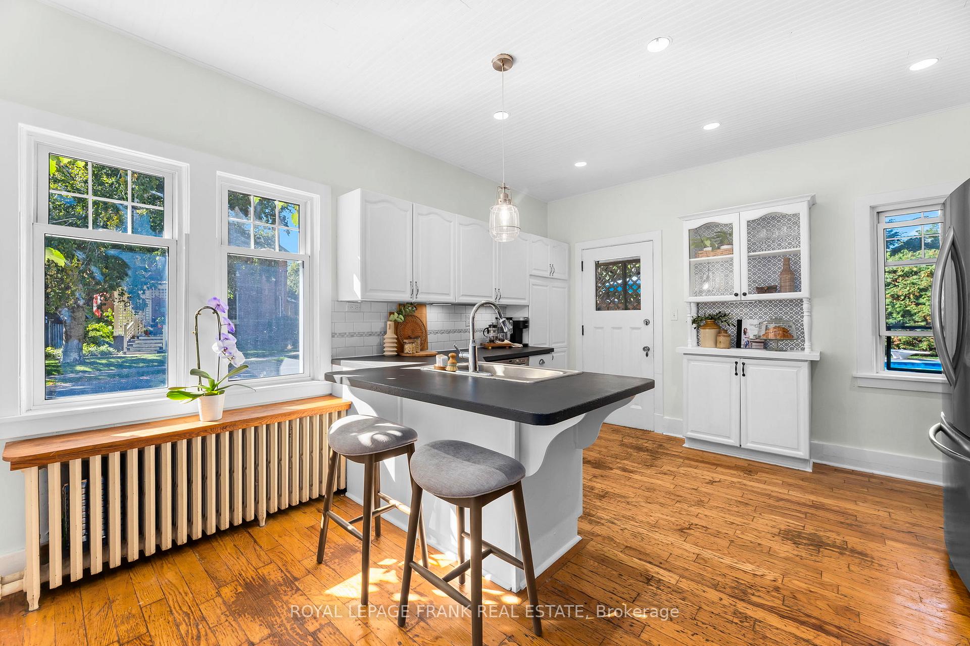 Photo 24 of 30 Lowe Street, Clarington, Bowmanville — HOMEH