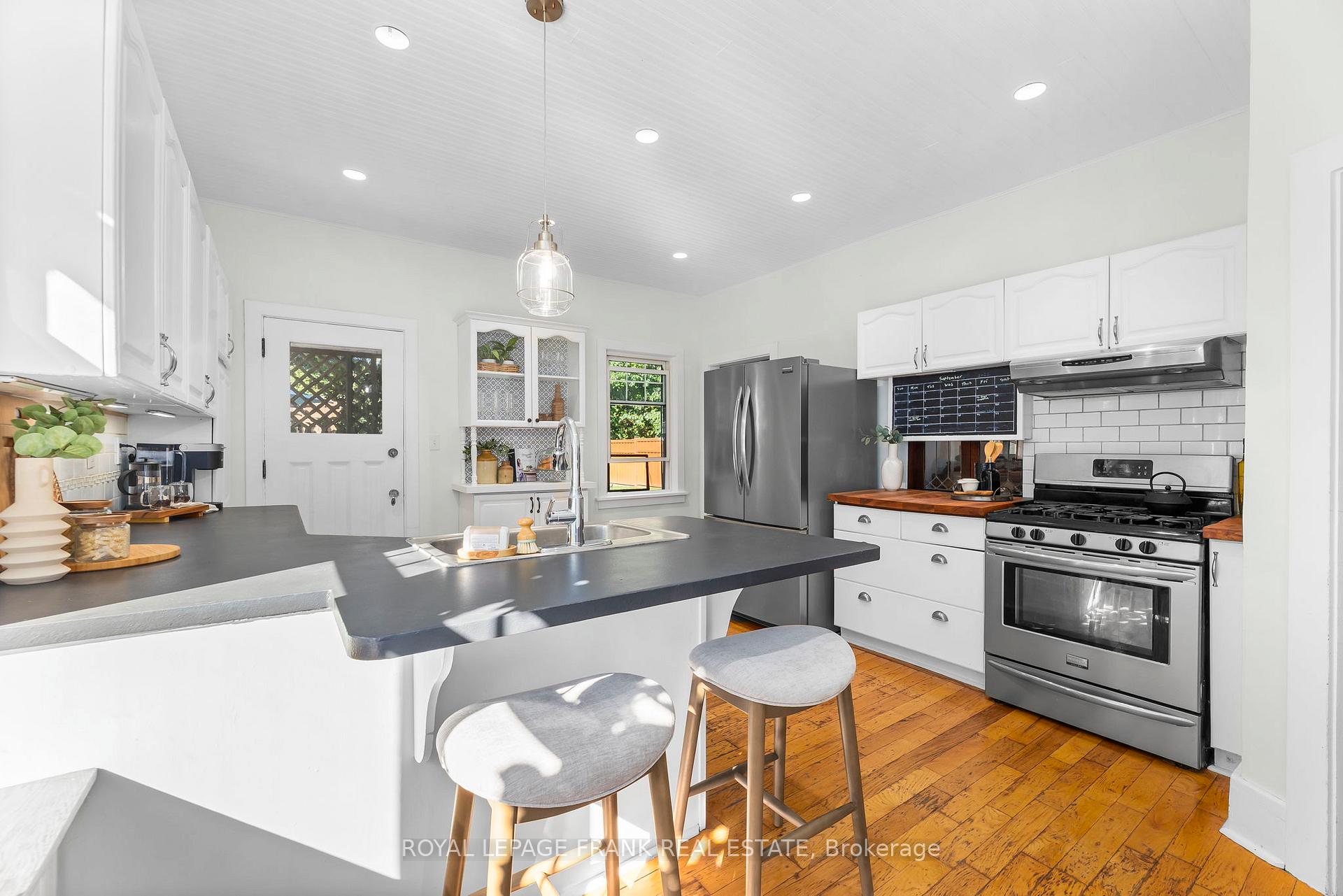 Photo 25 of 30 Lowe Street, Clarington, Bowmanville — HOMEH