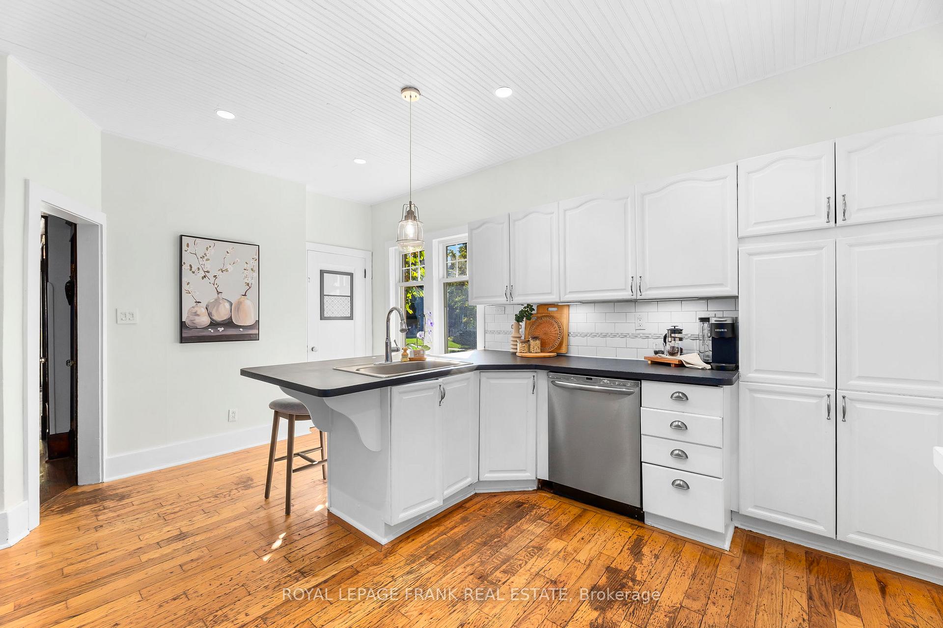 Photo 26 of 30 Lowe Street, Clarington, Bowmanville — HOMEH