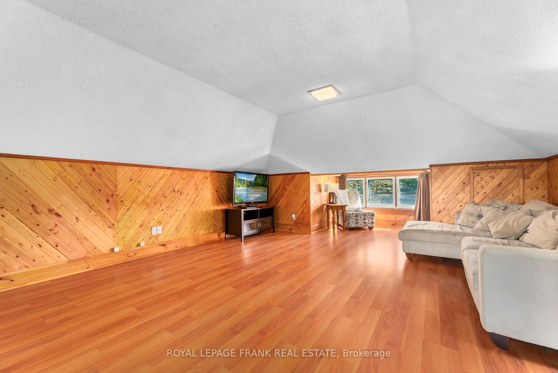 Photo 38 of 30 Lowe Street, Clarington, Bowmanville — HOMEH