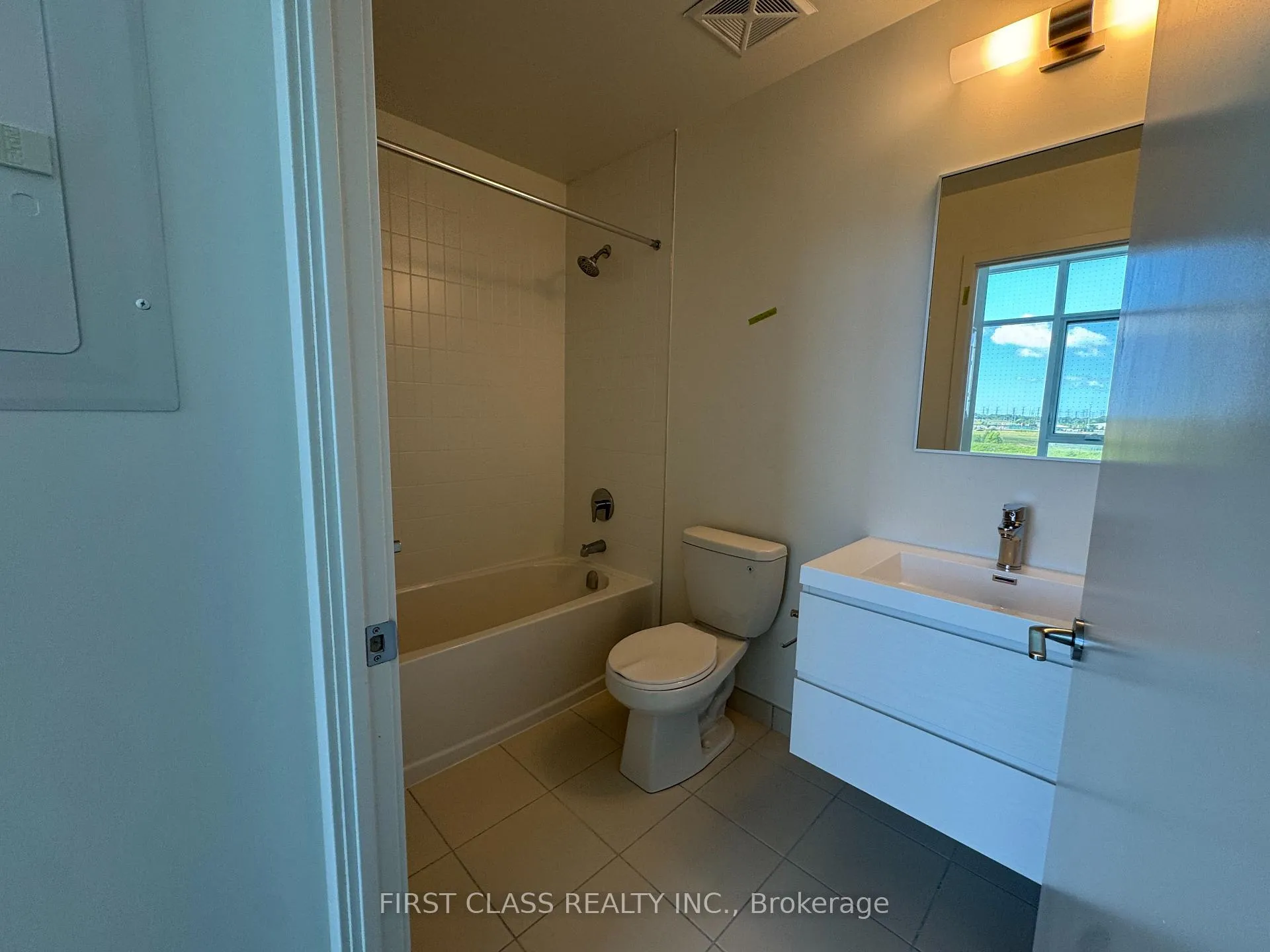 Photo 4 of Unit 304, 56 Andre de Grasse Street, Markham, Unionville — HOMEH