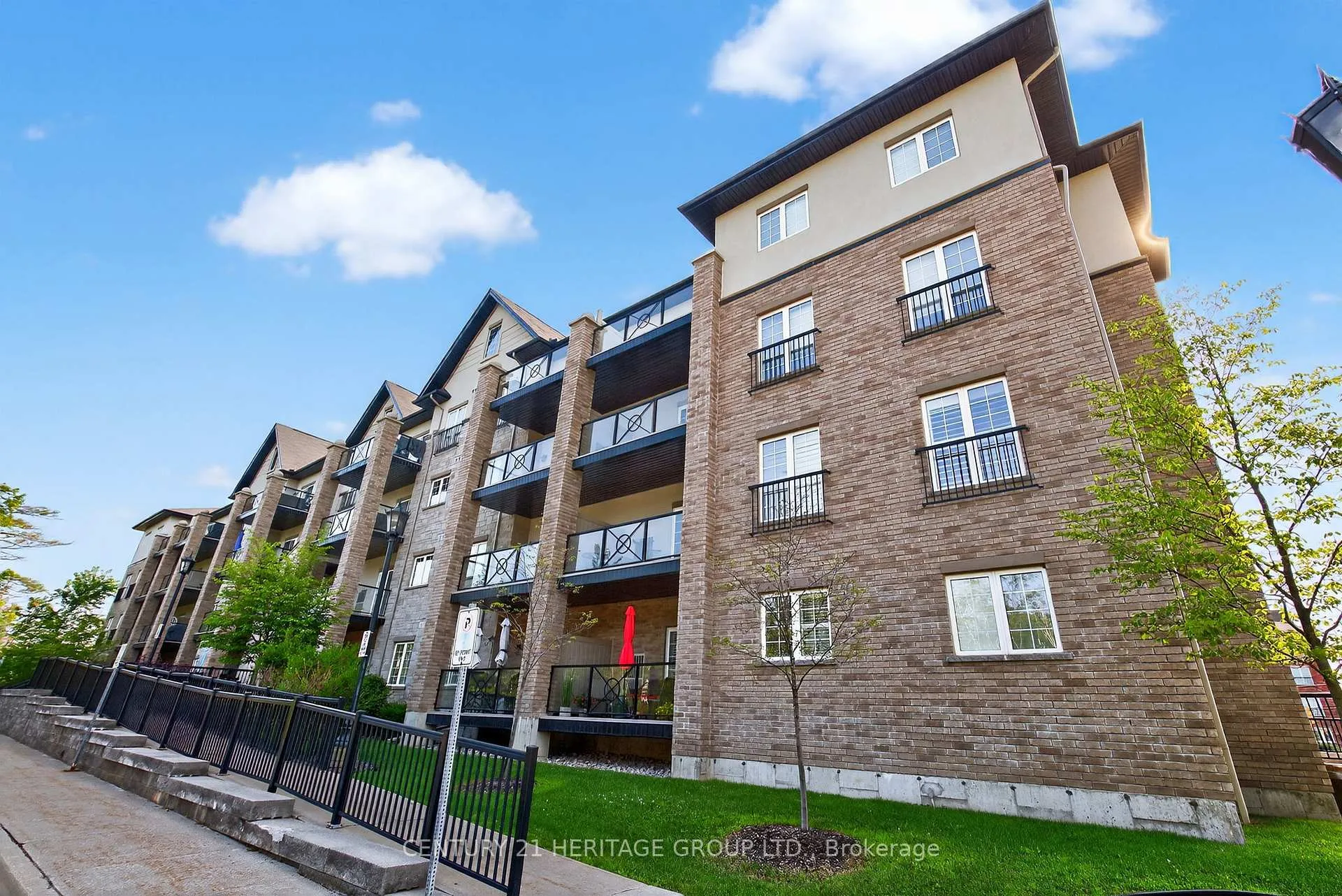 Photo 3 of Unit 206, 40 Ferndale Drive S, Barrie, Ardagh — HOMEH