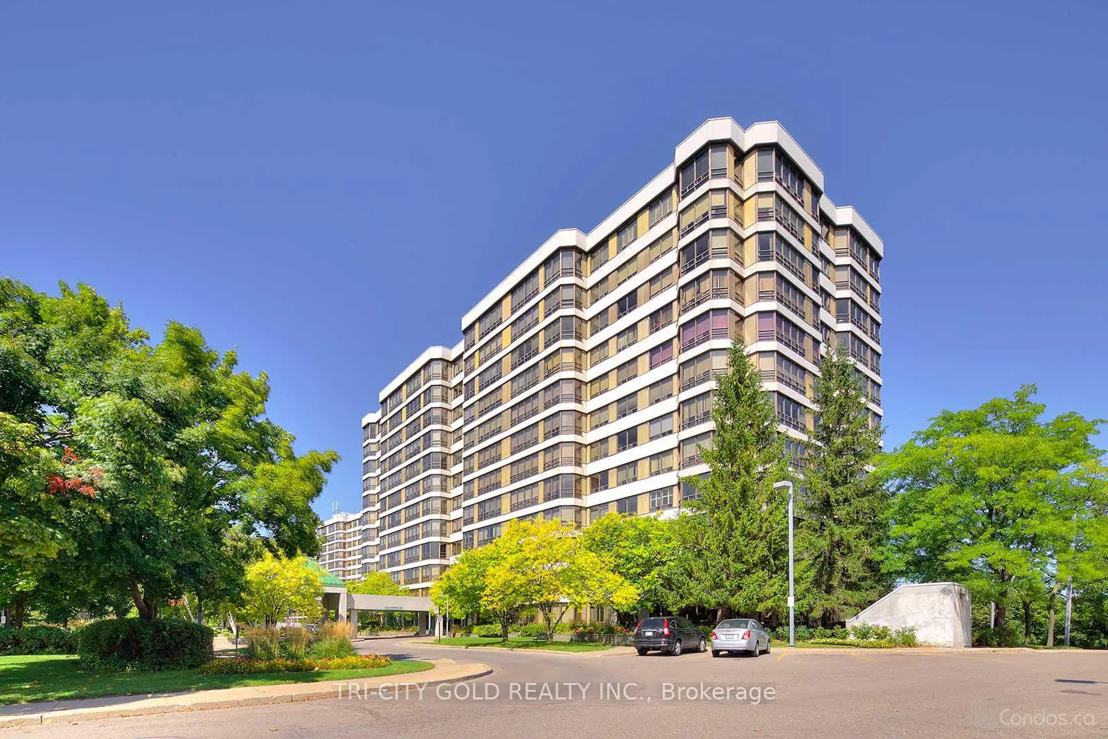 Front of Unit 208, 320 Mill Street S
