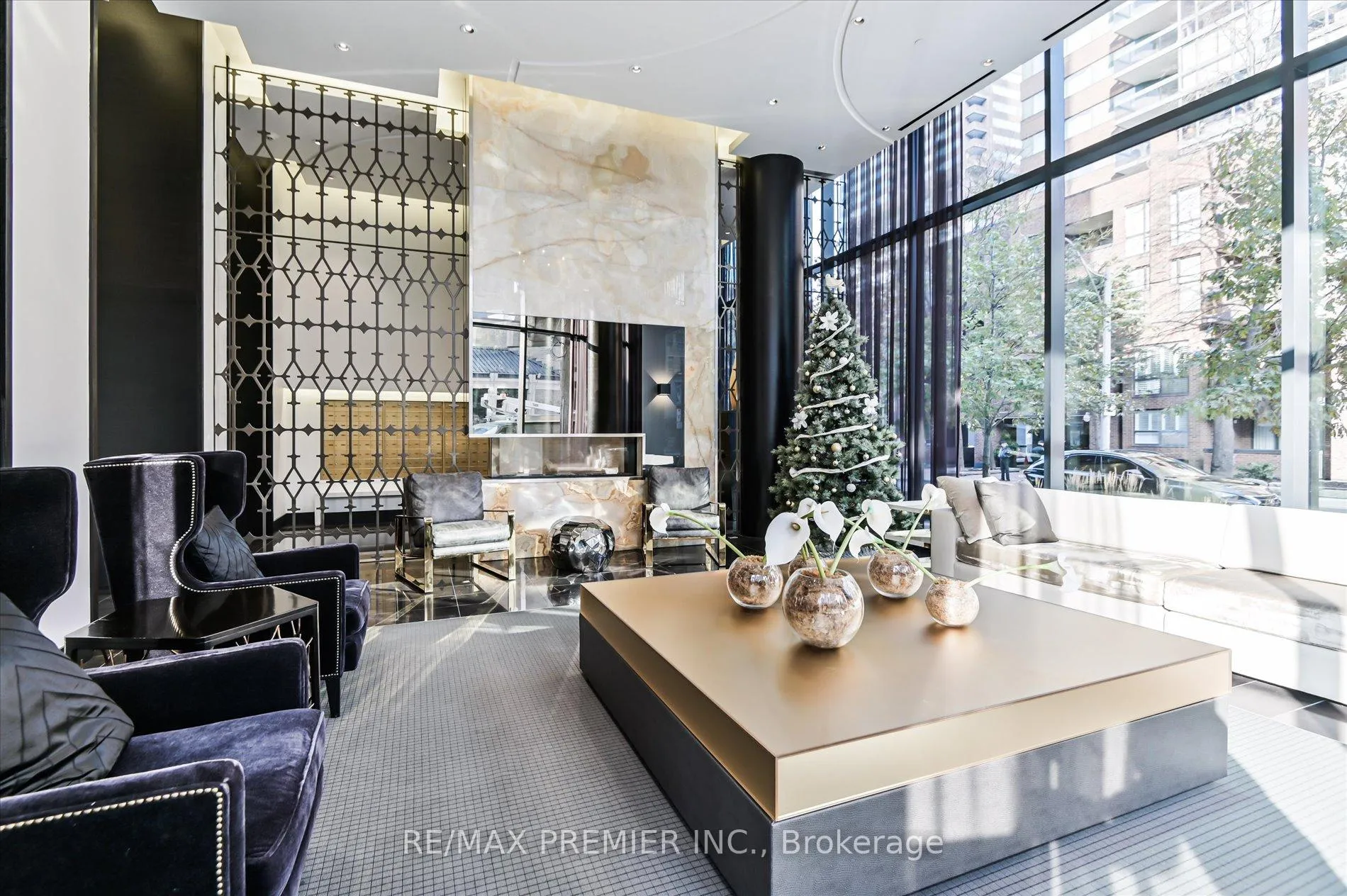 Photo 2 of Unit 407, 32 Davenport Road, Toronto, The Annex — HOMEH