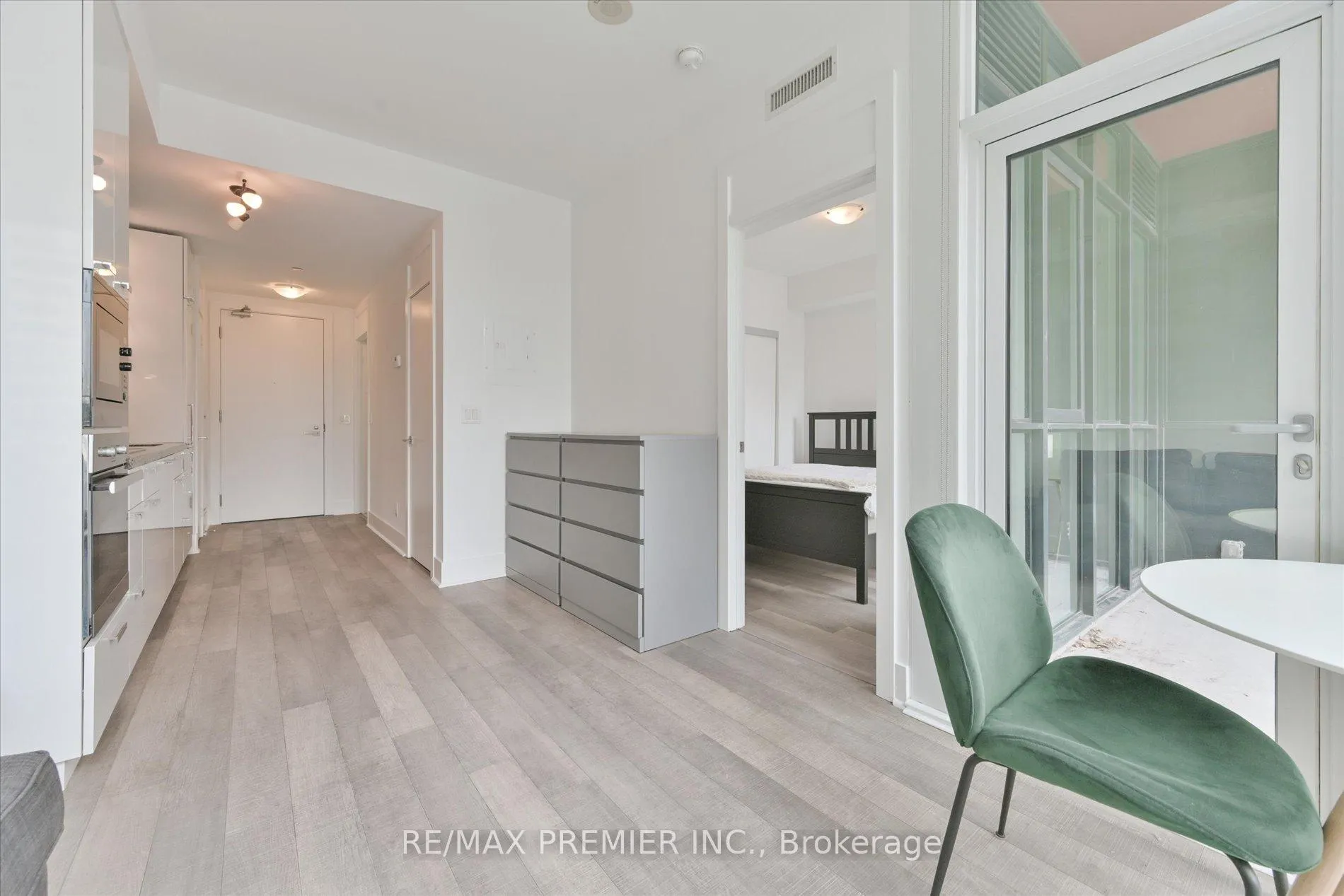 Photo 6 of Unit 407, 32 Davenport Road, Toronto, The Annex — HOMEH