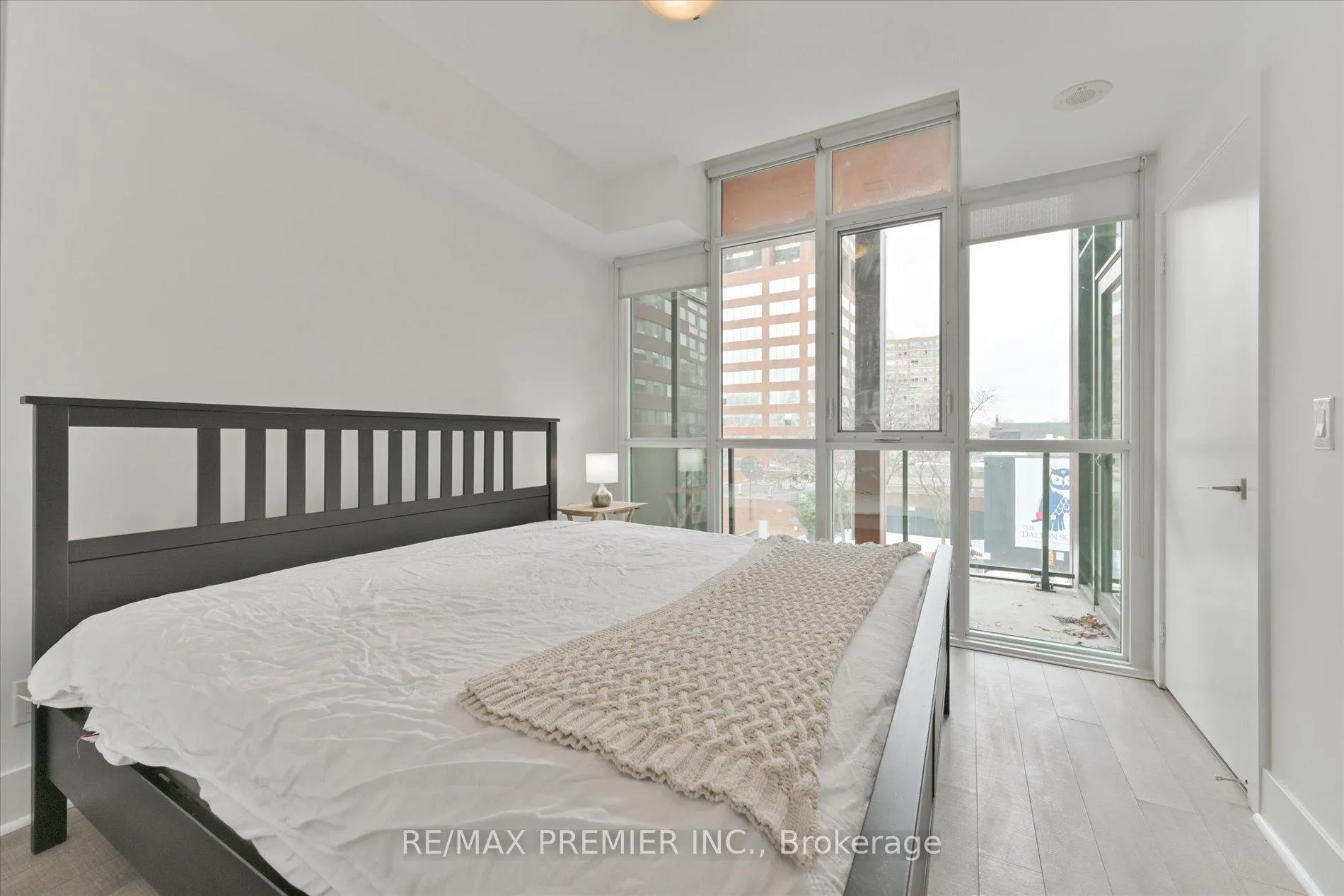 Photo 8 of Unit 407, 32 Davenport Road, Toronto, The Annex — HOMEH