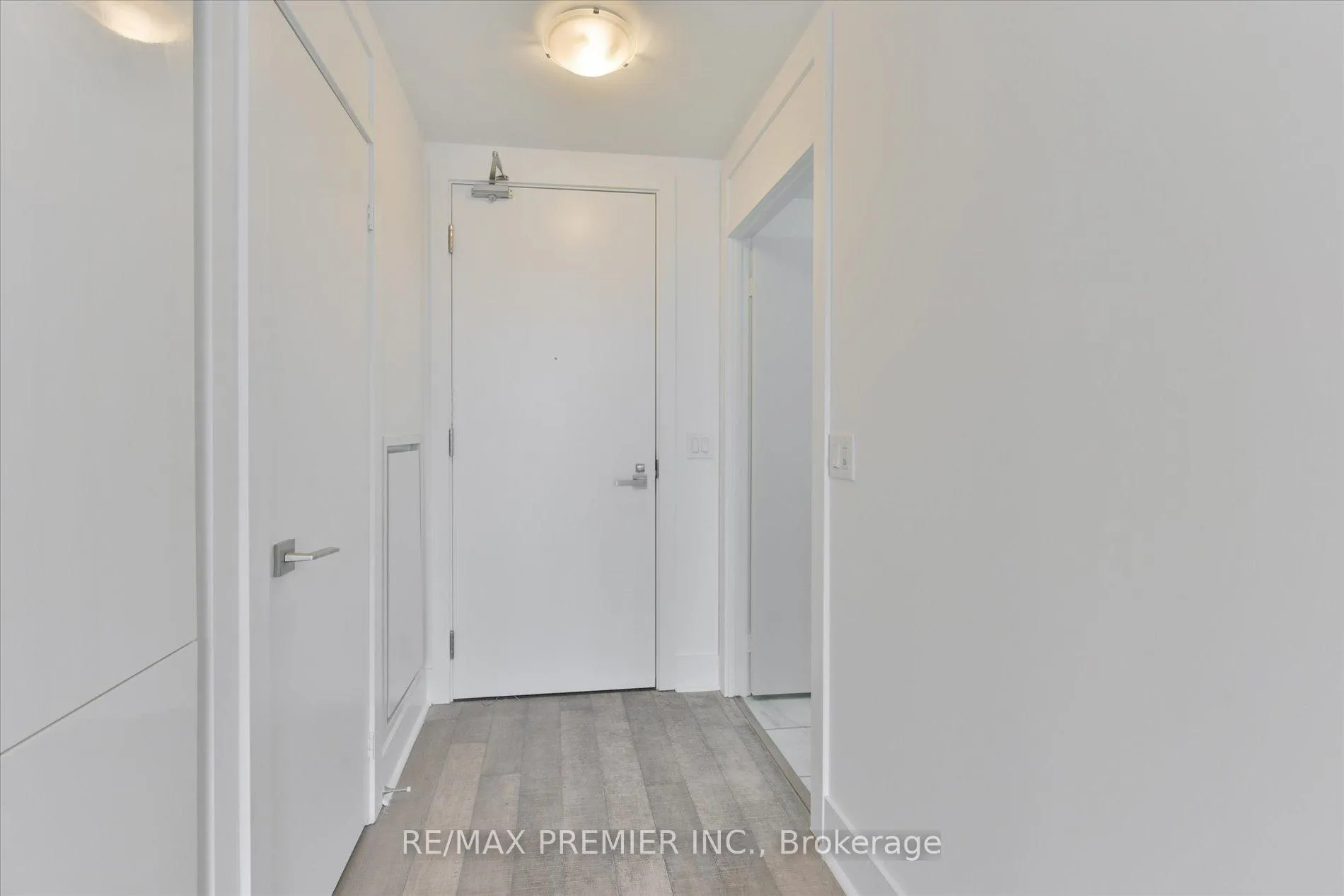 Photo 10 of Unit 407, 32 Davenport Road, Toronto, The Annex — HOMEH
