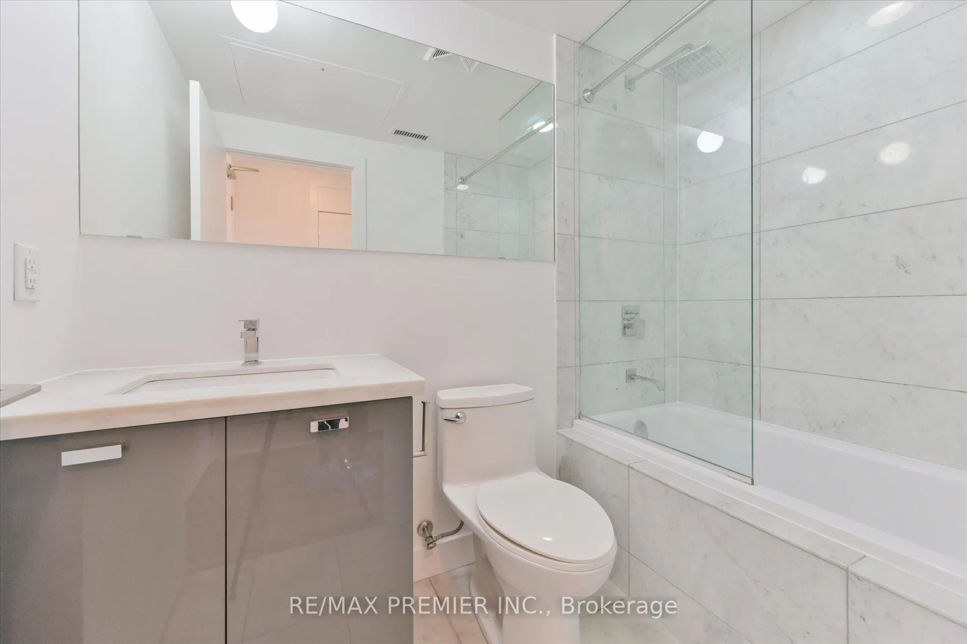 Photo 11 of Unit 407, 32 Davenport Road, Toronto, The Annex — HOMEH