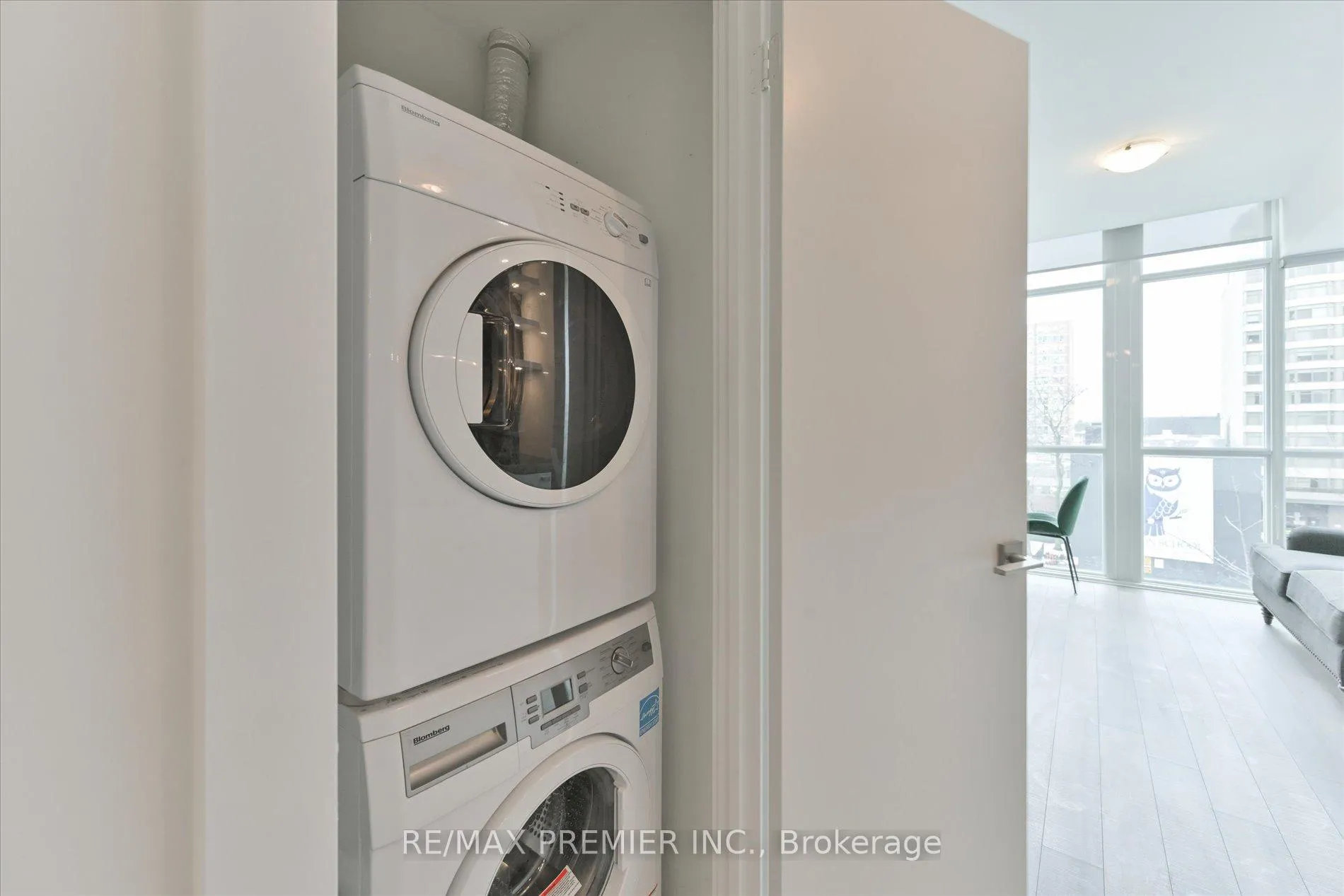 Photo 12 of Unit 407, 32 Davenport Road, Toronto, The Annex — HOMEH