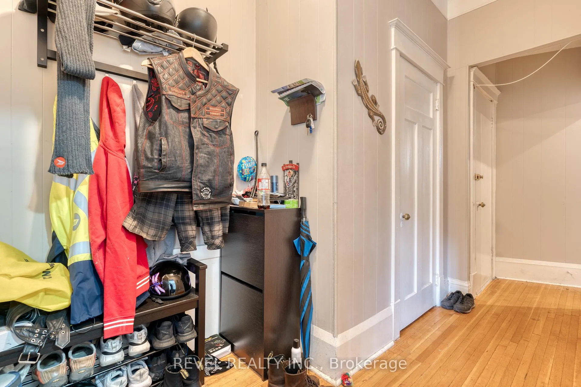 Photo 3 of 34 Sherman Avenue S, Hamilton, Gibson — HOMEH