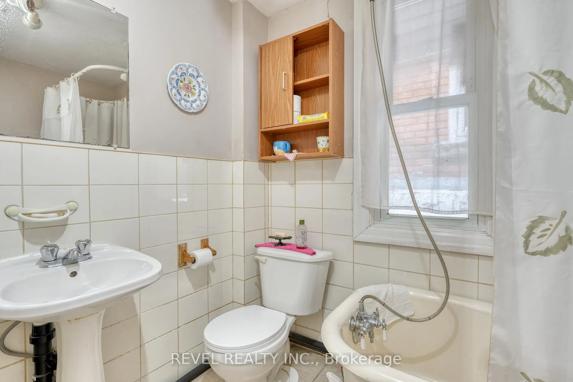 Photo 24 of 34 Sherman Avenue S, Hamilton, Gibson — HOMEH
