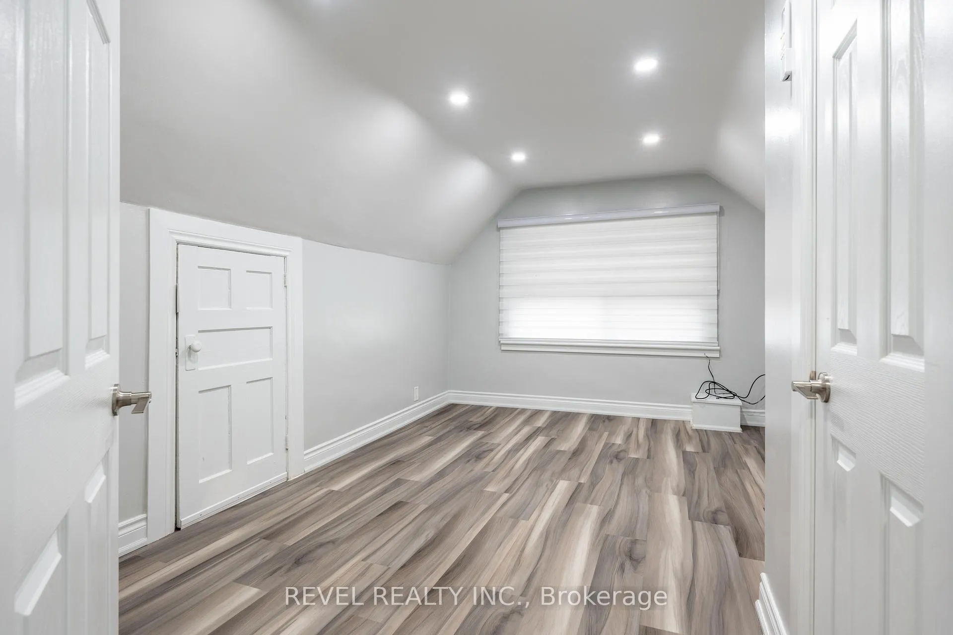 Photo 33 of 34 Sherman Avenue S, Hamilton, Gibson — HOMEH