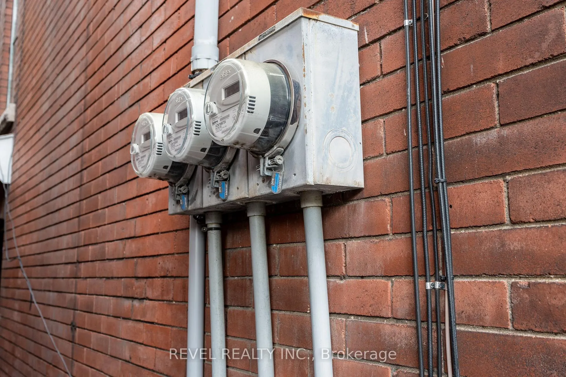 Photo 38 of 34 Sherman Avenue S, Hamilton, Gibson — HOMEH