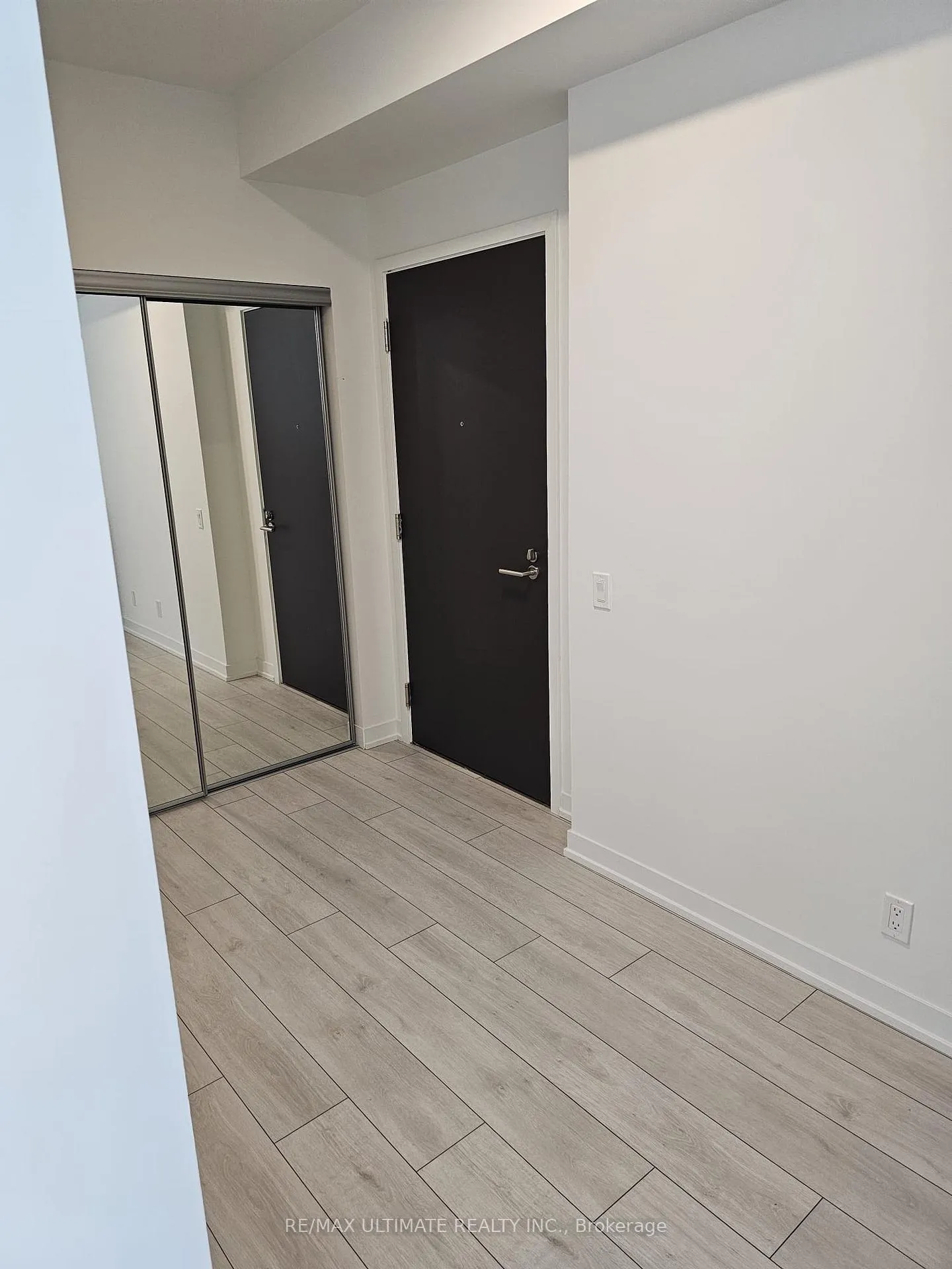 Photo 3 of Unit 2108, 39 Mary Street, Barrie, City Centre — HOMEH