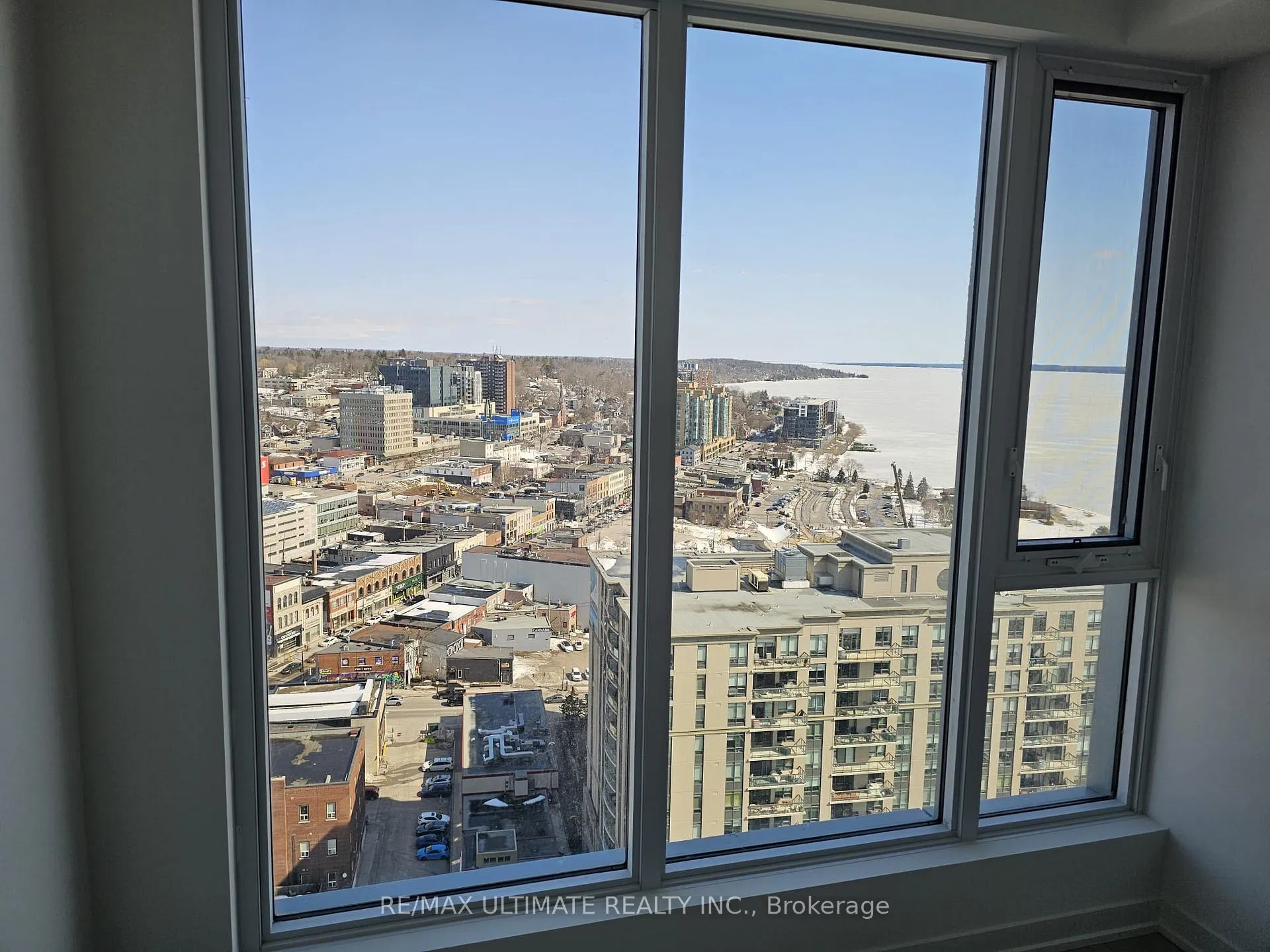 Photo 5 of Unit 2108, 39 Mary Street, Barrie, City Centre — HOMEH