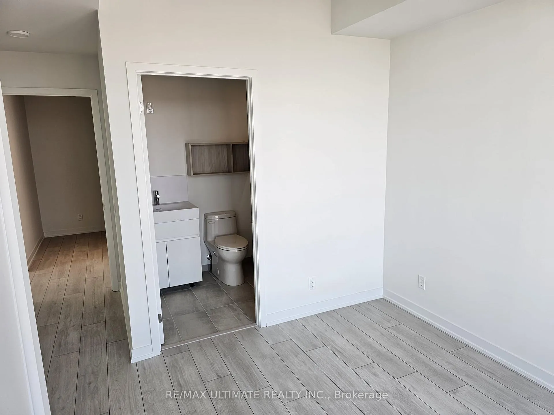 Photo 6 of Unit 2108, 39 Mary Street, Barrie, City Centre — HOMEH