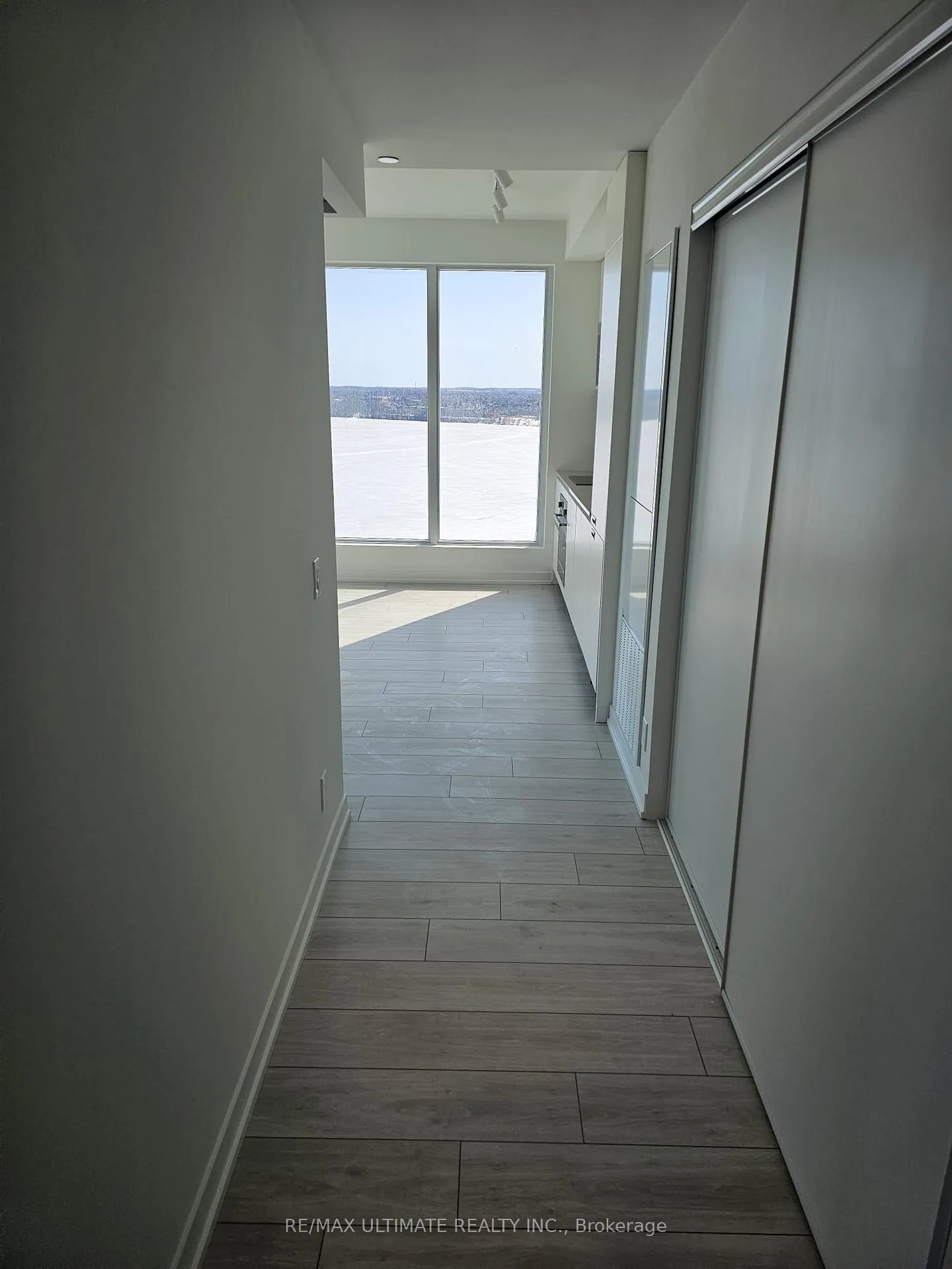 Photo 9 of Unit 2108, 39 Mary Street, Barrie, City Centre — HOMEH