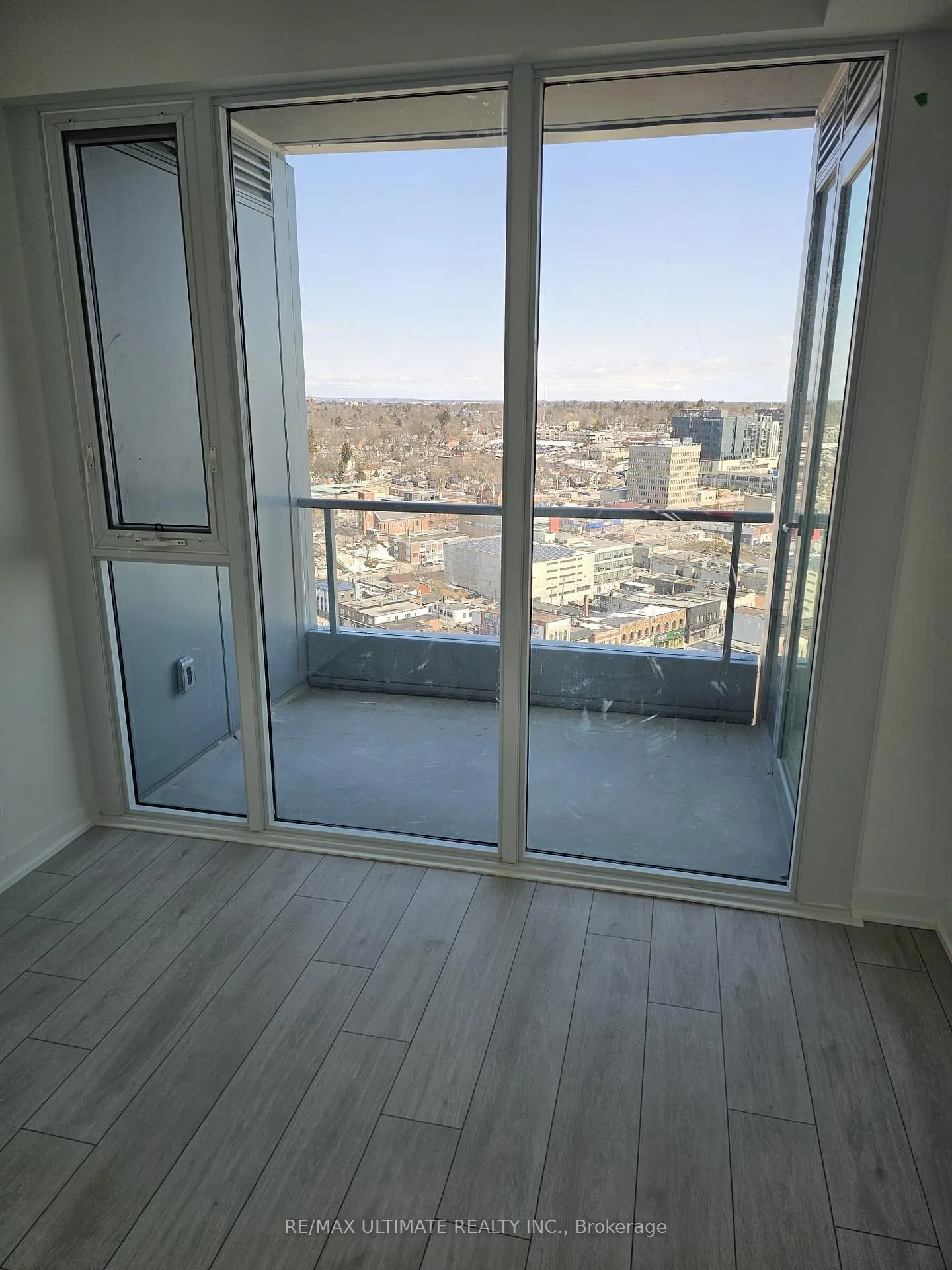 Photo 10 of Unit 2108, 39 Mary Street, Barrie, City Centre — HOMEH