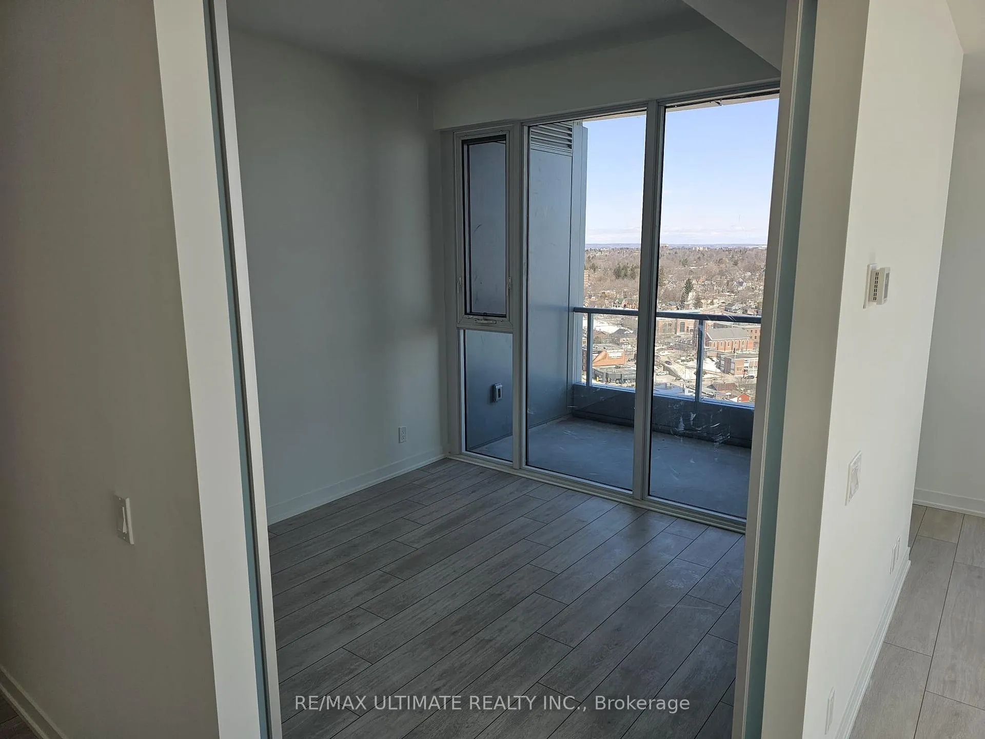 Photo 11 of Unit 2108, 39 Mary Street, Barrie, City Centre — HOMEH