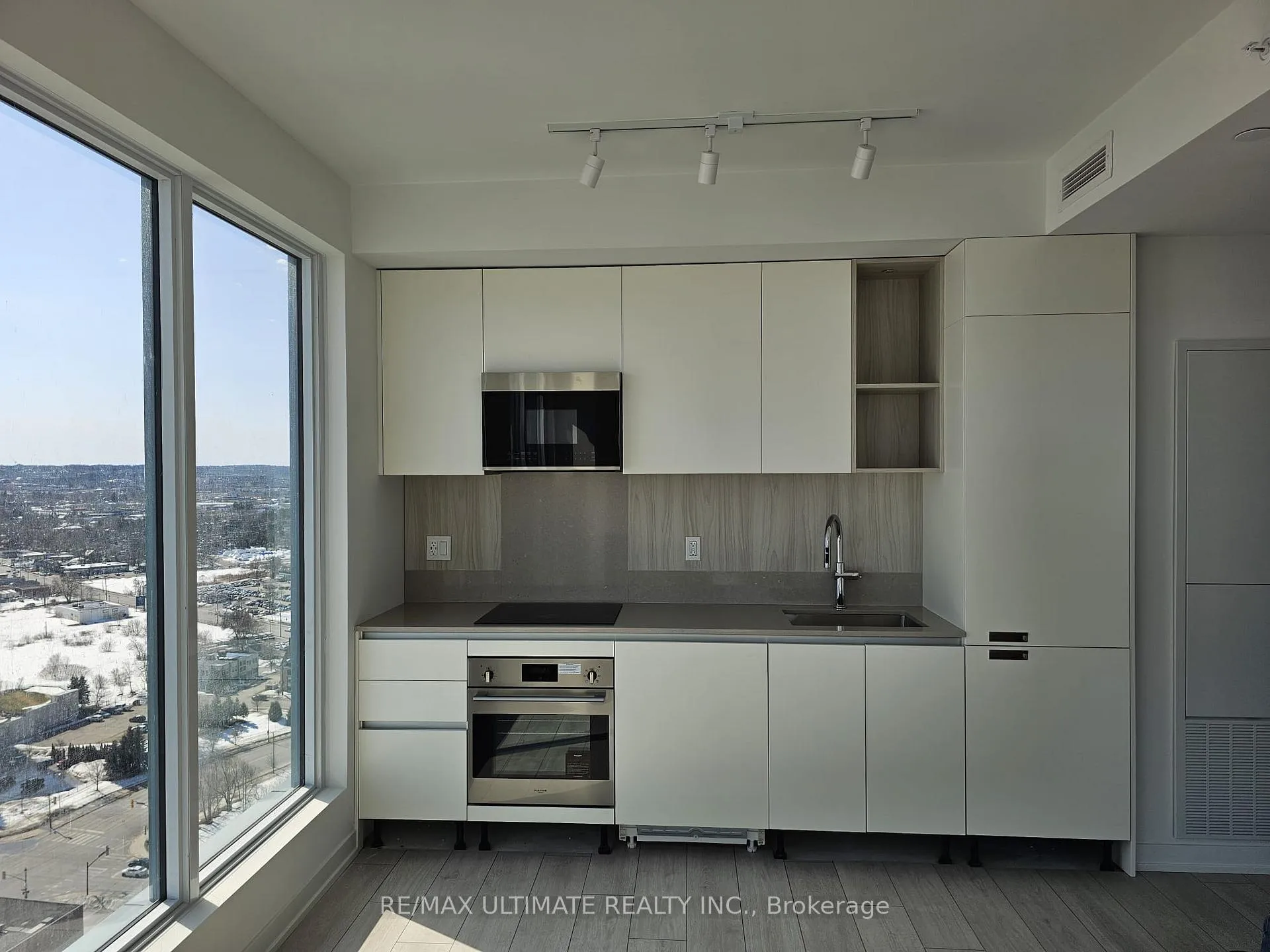 Photo 14 of Unit 2108, 39 Mary Street, Barrie, City Centre — HOMEH