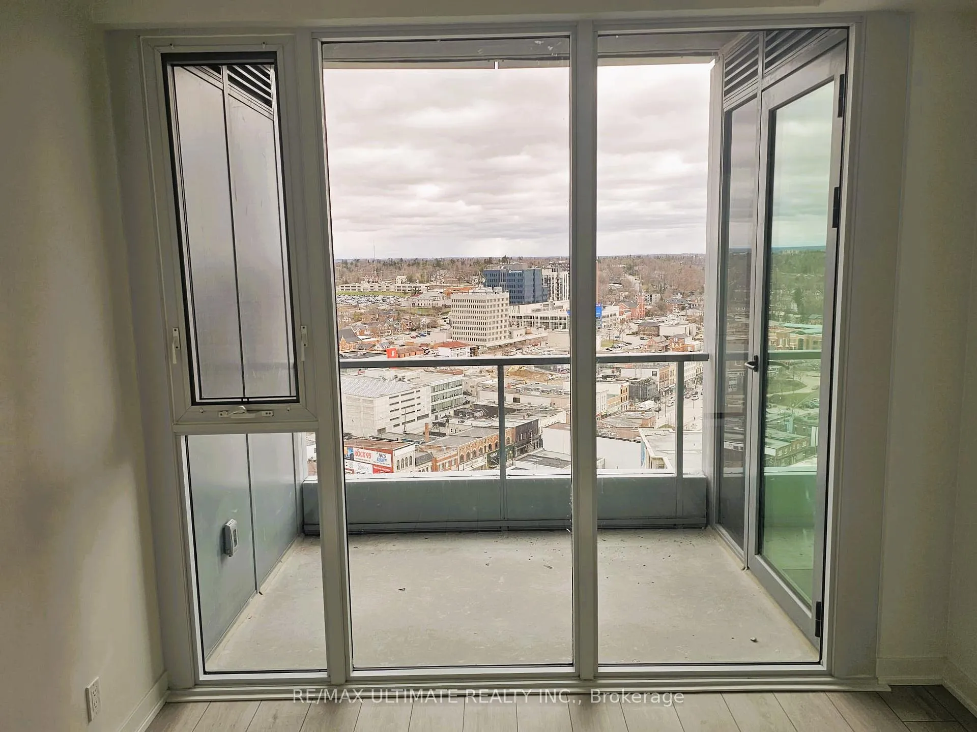 Photo 20 of Unit 2108, 39 Mary Street, Barrie, City Centre — HOMEH