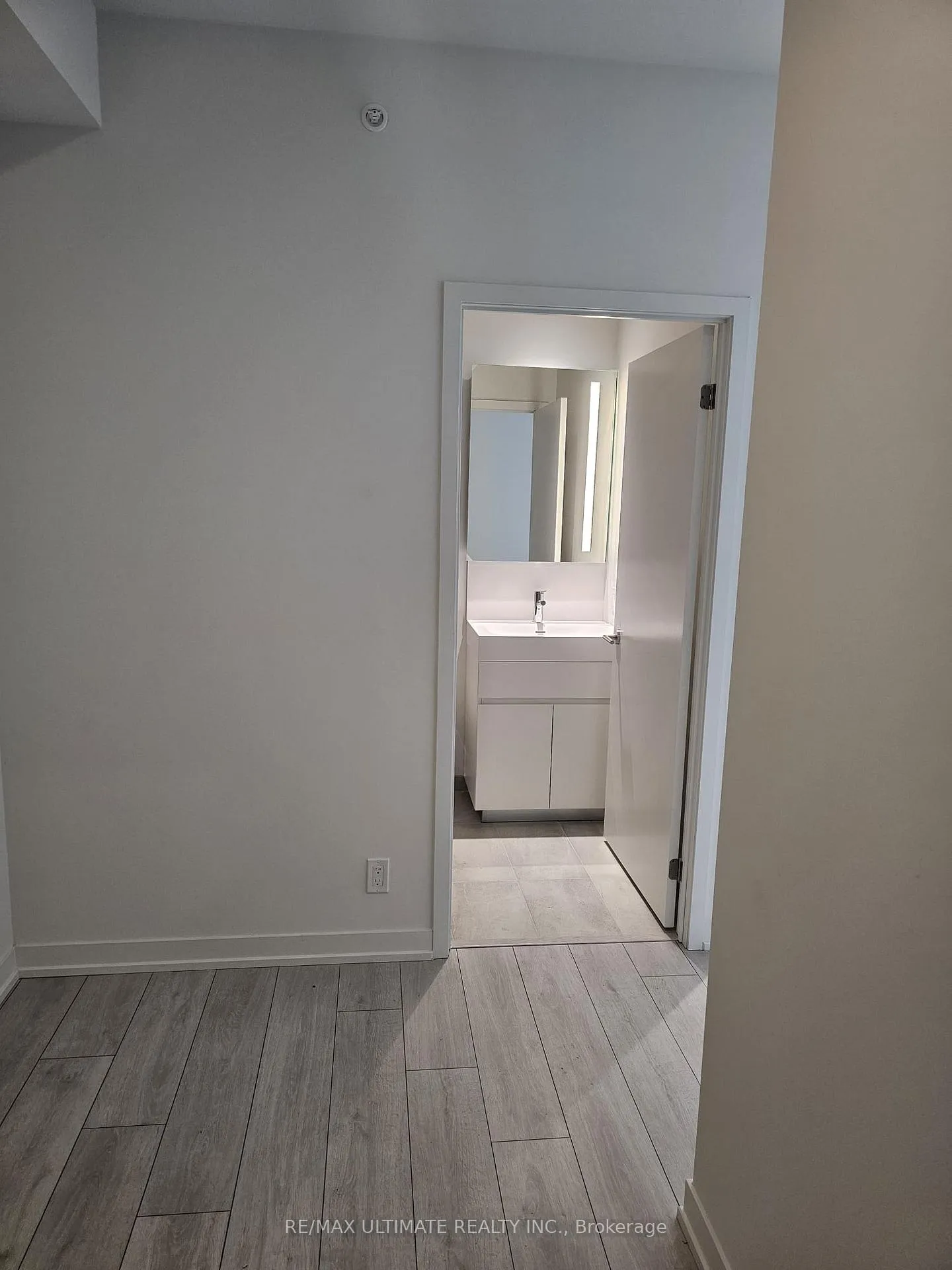 Photo 26 of Unit 2108, 39 Mary Street, Barrie, City Centre — HOMEH