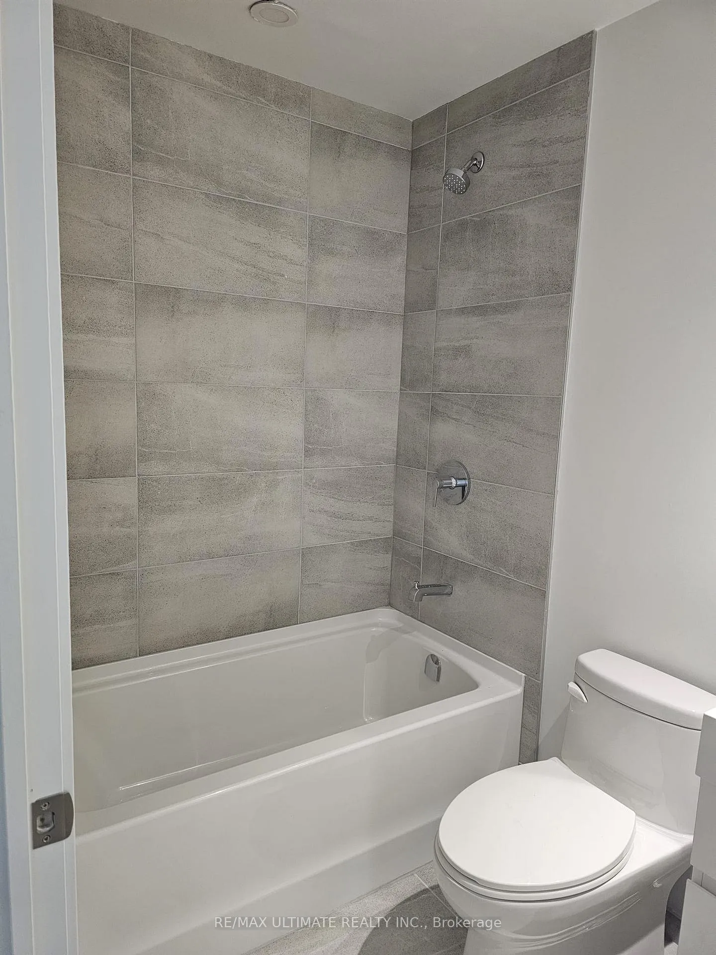 Photo 27 of Unit 2108, 39 Mary Street, Barrie, City Centre — HOMEH