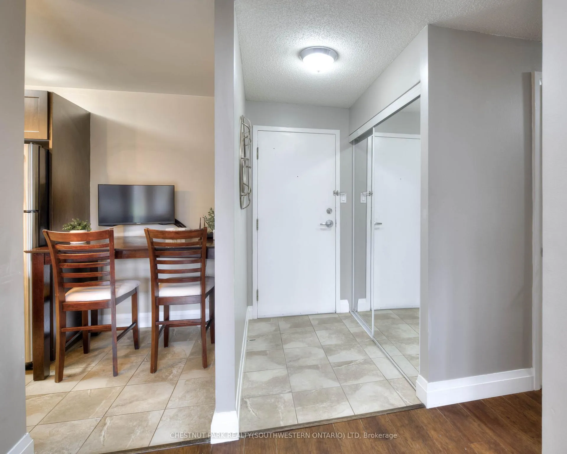 Photo 3 of Unit 105, 276 Eiwo Court, Waterloo, Lincoln Village — HOMEH