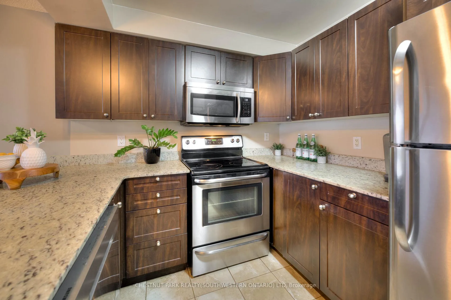 Photo 11 of Unit 105, 276 Eiwo Court, Waterloo, Lincoln Village — HOMEH