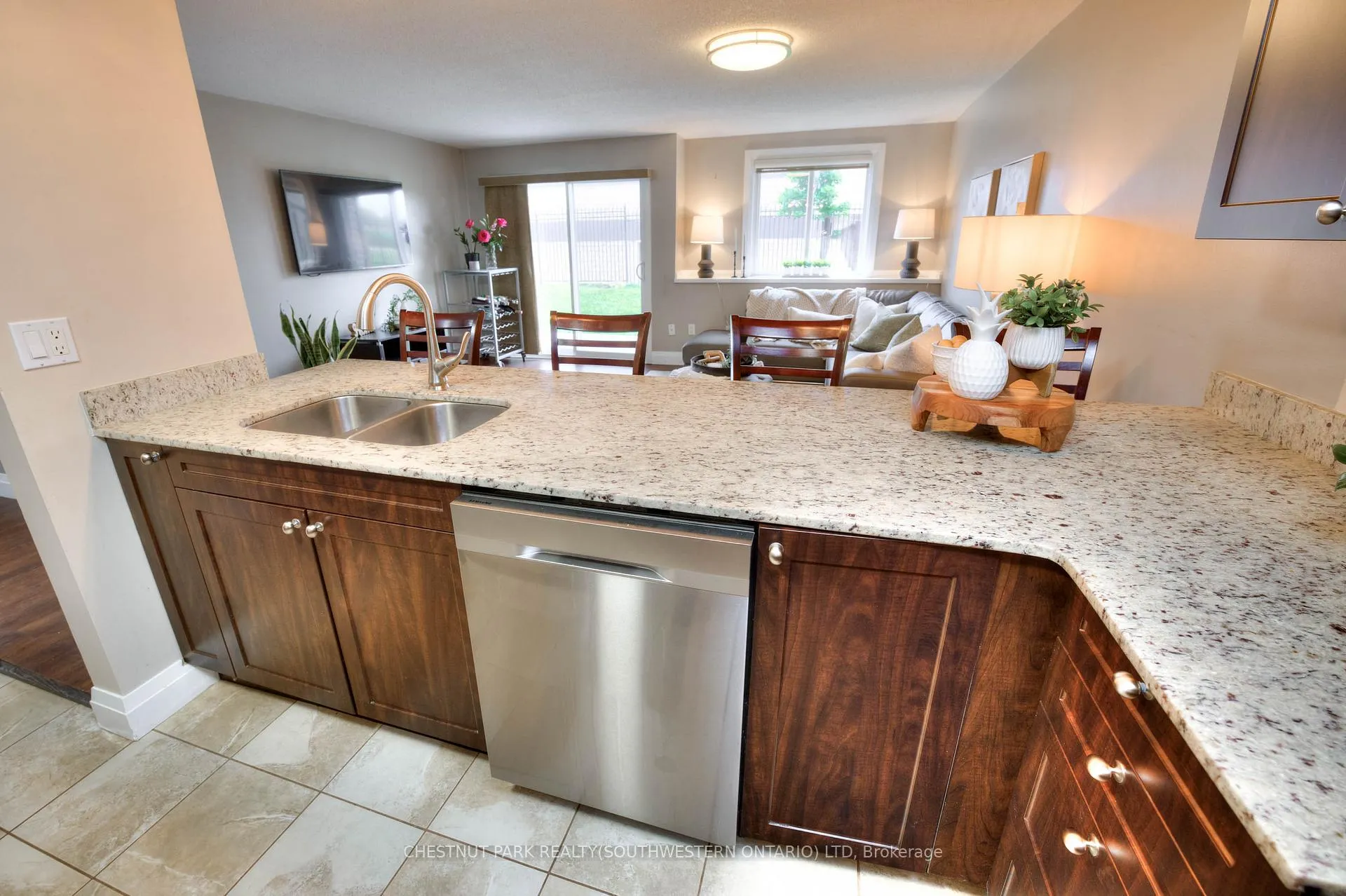 Photo 12 of Unit 105, 276 Eiwo Court, Waterloo, Lincoln Village — HOMEH