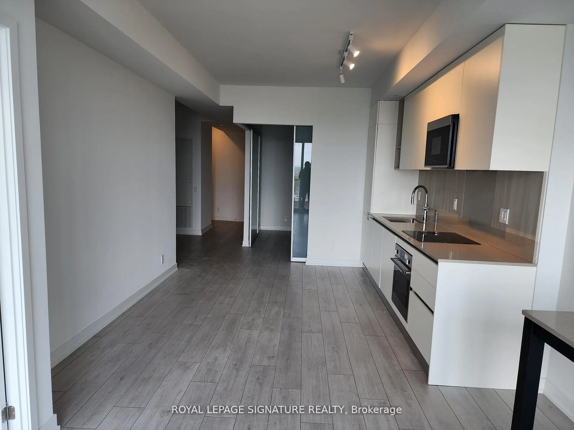 Photo 2 of Unit 1301, 39 Mary Street, Barrie, City Centre — HOMEH