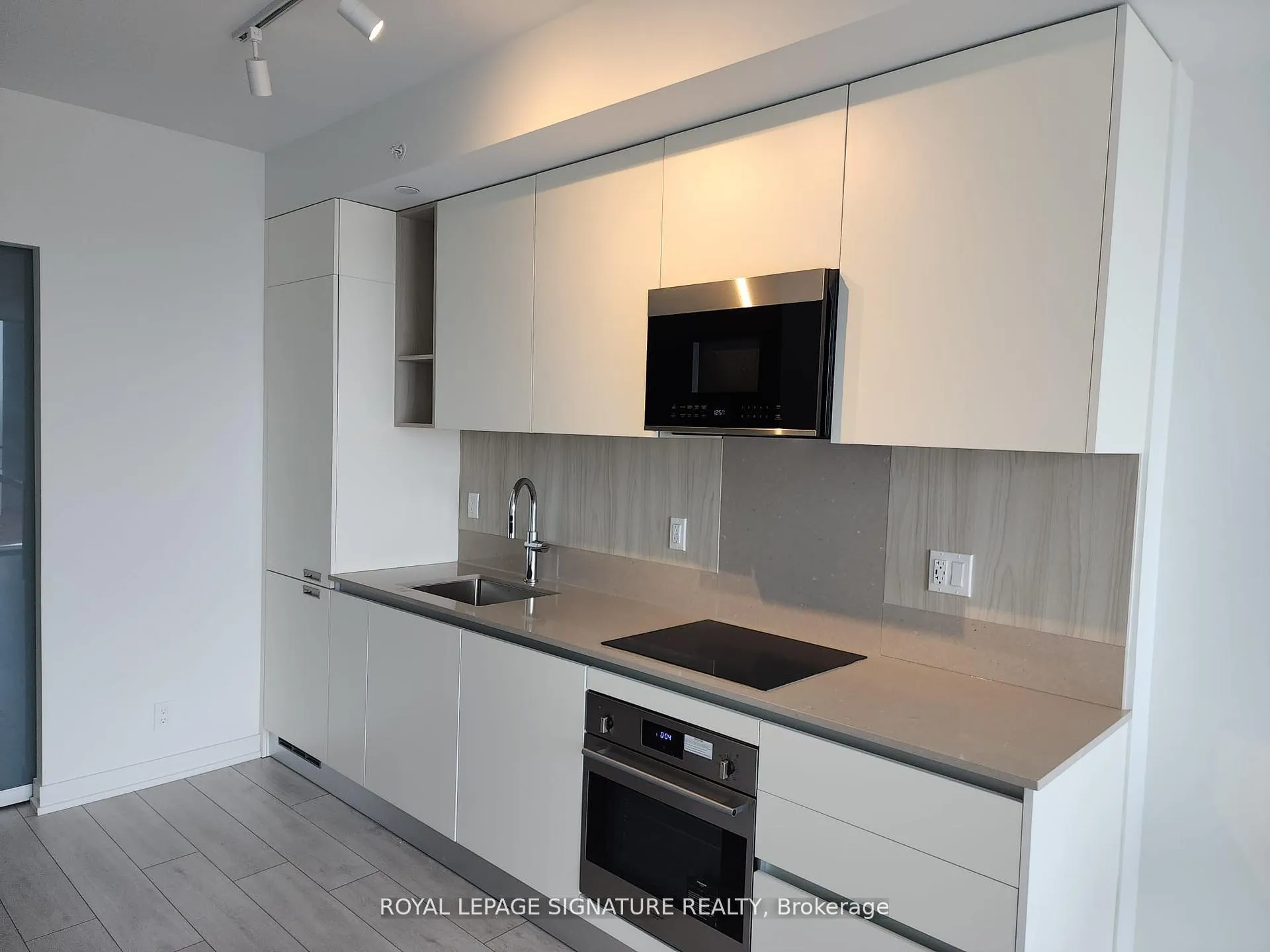 Photo 4 of Unit 1301, 39 Mary Street, Barrie, City Centre — HOMEH