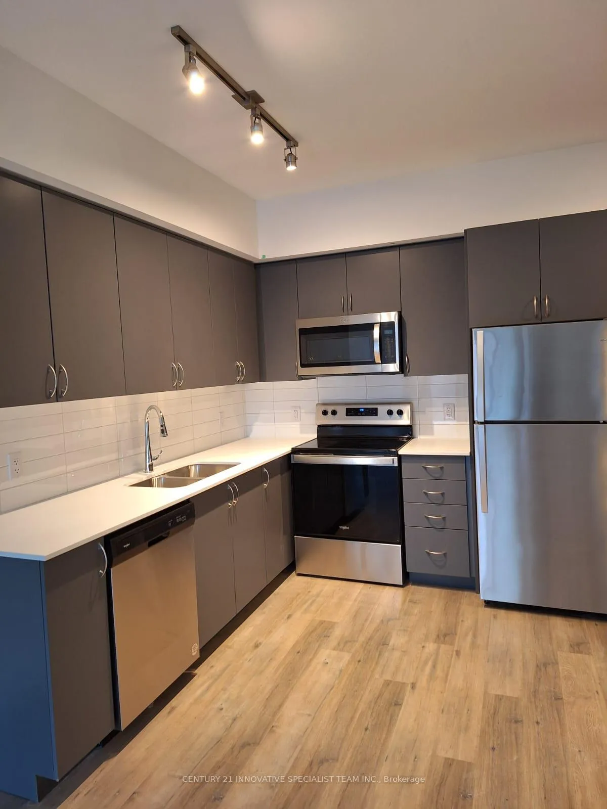 Photo 3 of Unit 204, 56 Lakeside Terrace, Barrie, Little Lake — HOMEH
